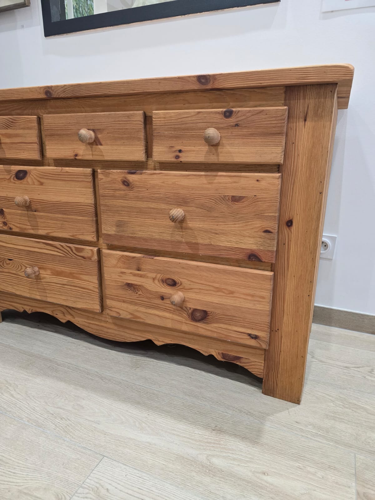 Commode rustique en pin massif