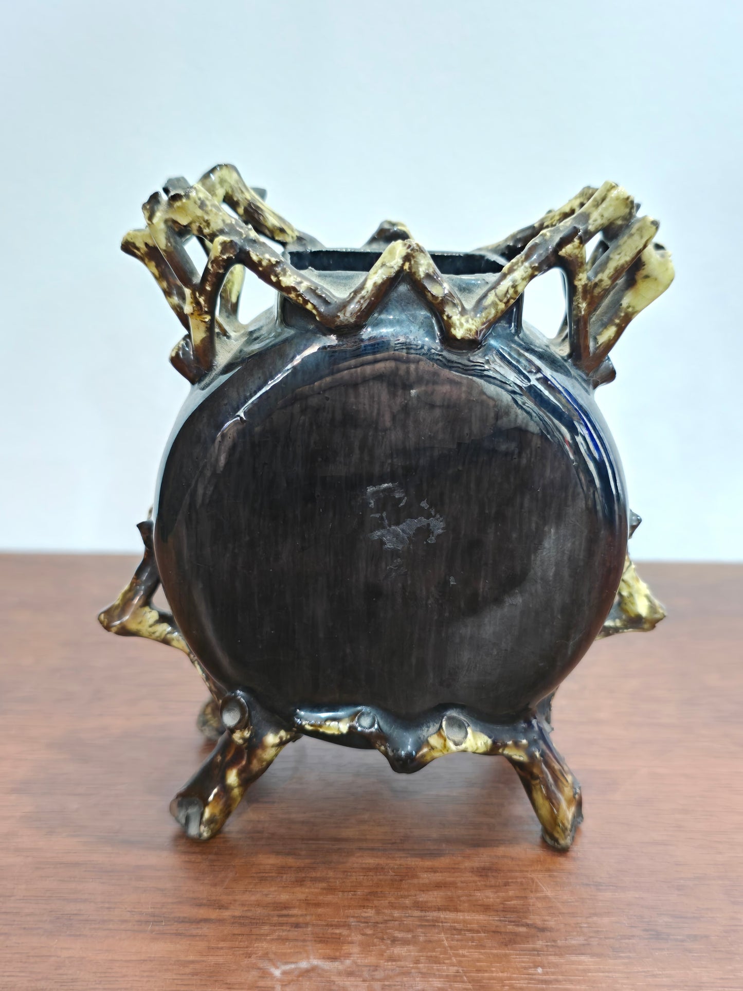 Petit vase décoratif ancien avec peinture de château au bord d’un lac - Circa 1950