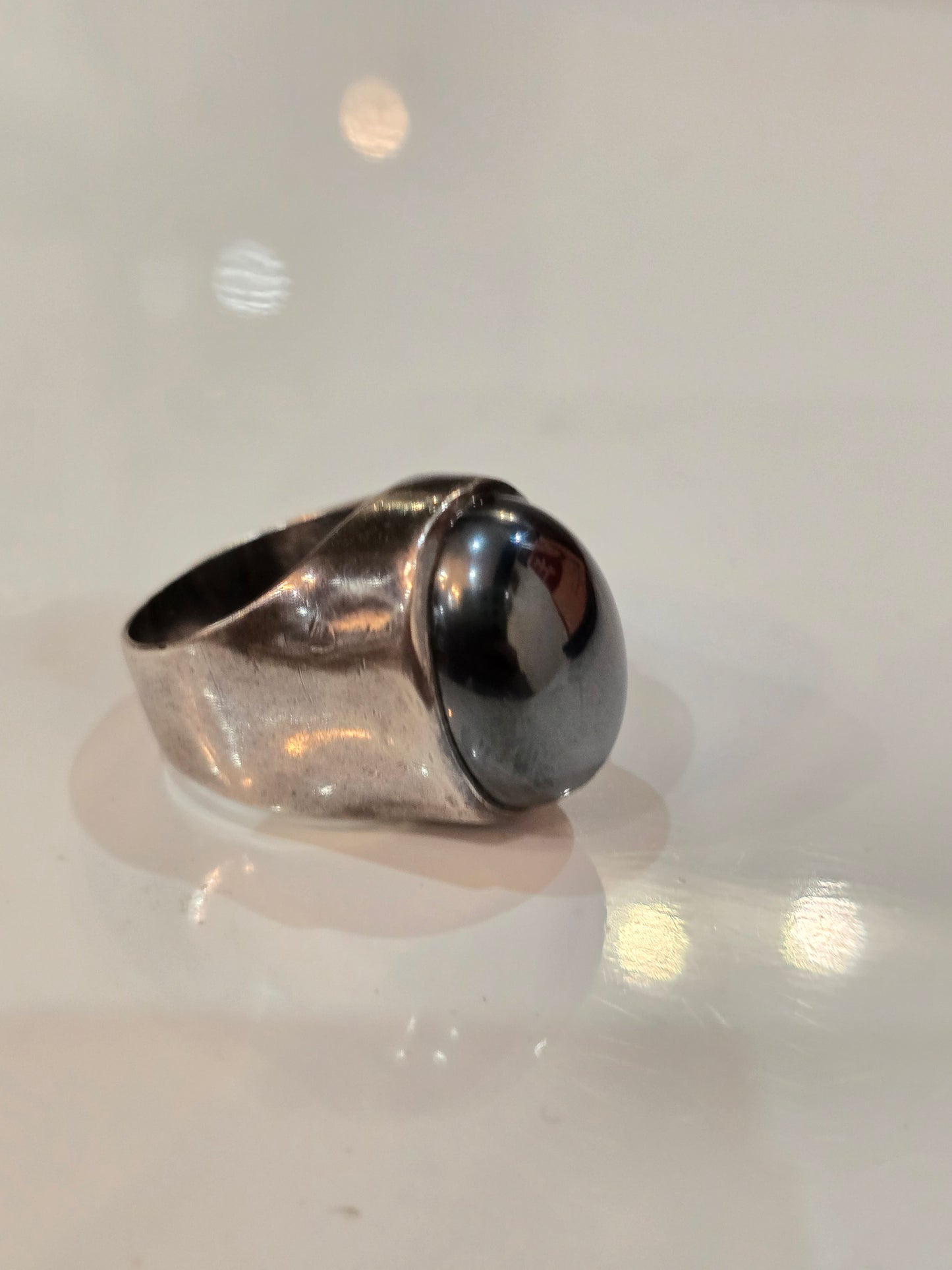 Bague vintage en argent et hématite cabochon