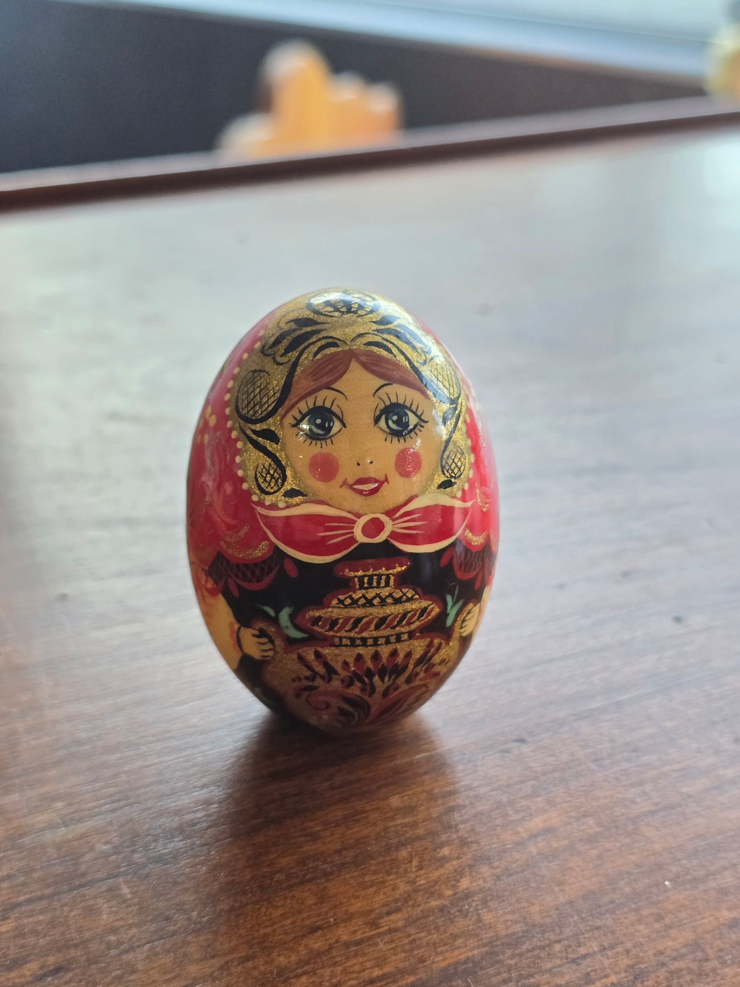 Œuf de Russie peint en bois