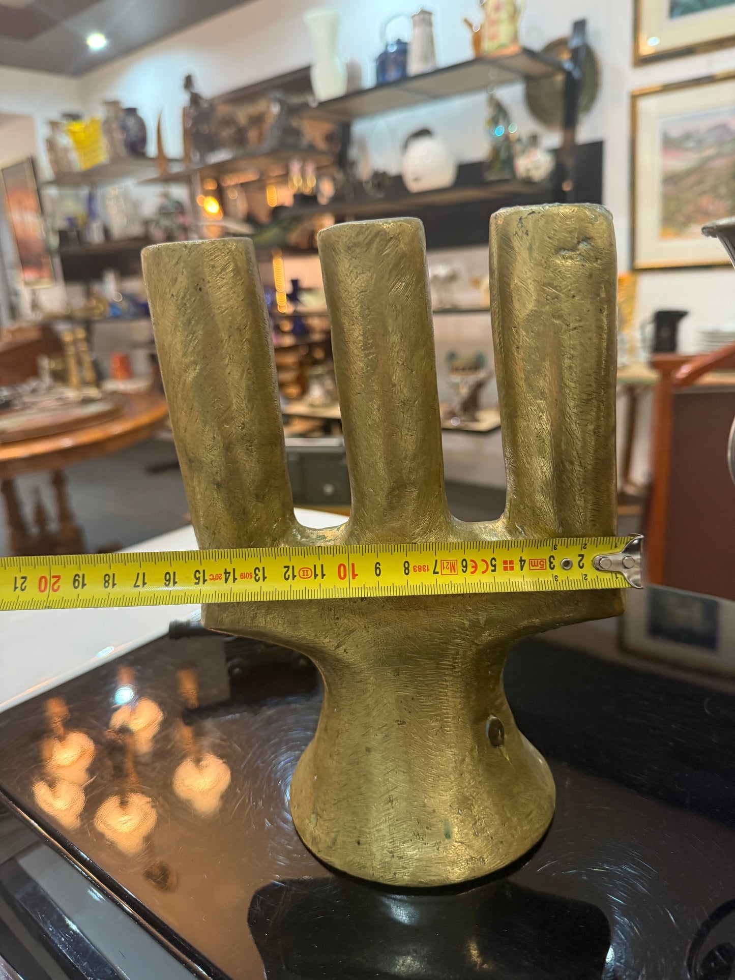 Chandelier artisanal en laiton massif – Pièce unique – Tchad