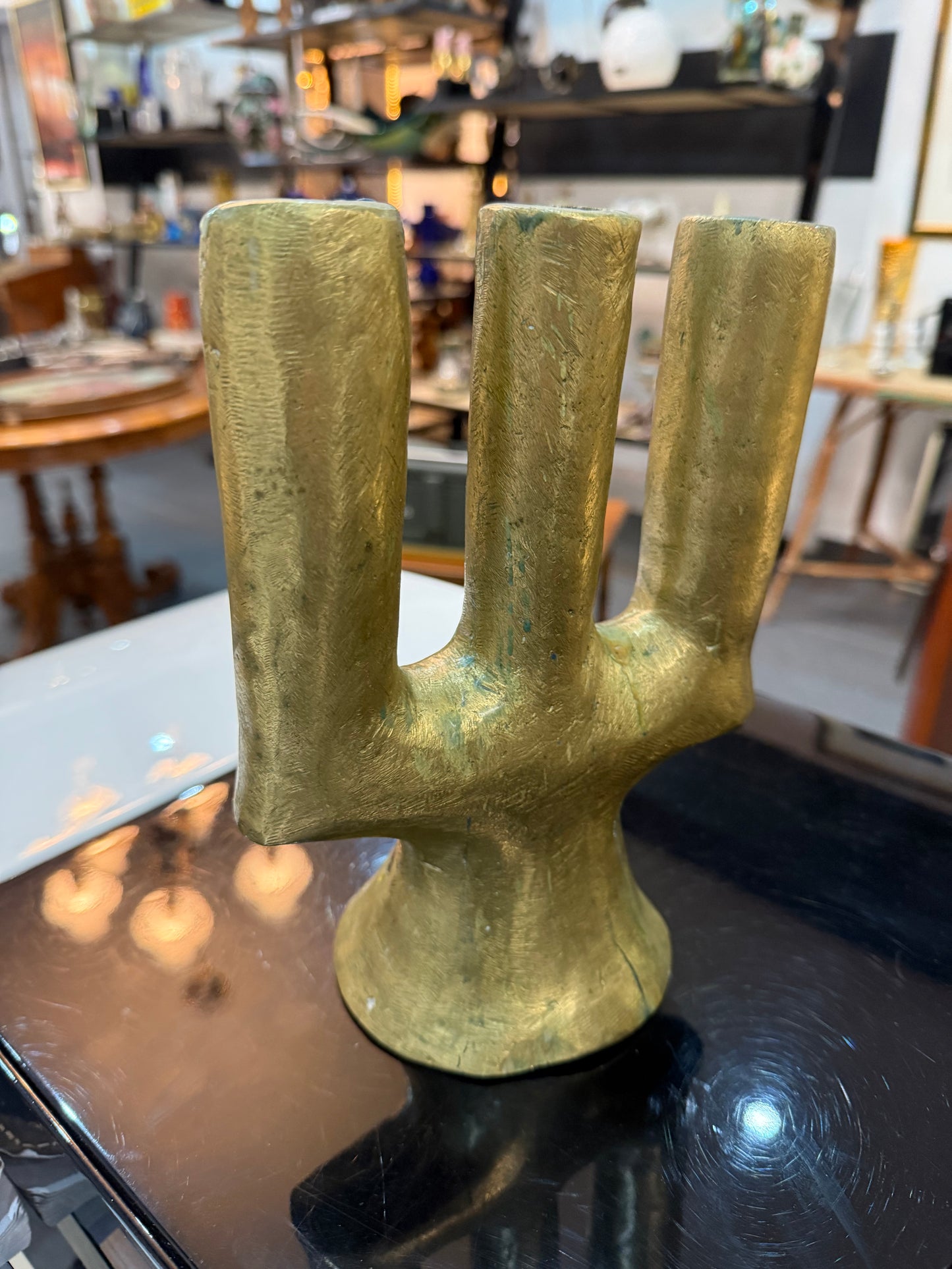 Chandelier artisanal en laiton massif – Pièce unique – Tchad