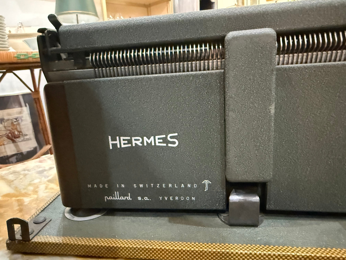 Machine à écrire vintage HERMES – Fabriquée en Suisse – Clavier AZERTY – Années 1950/1960