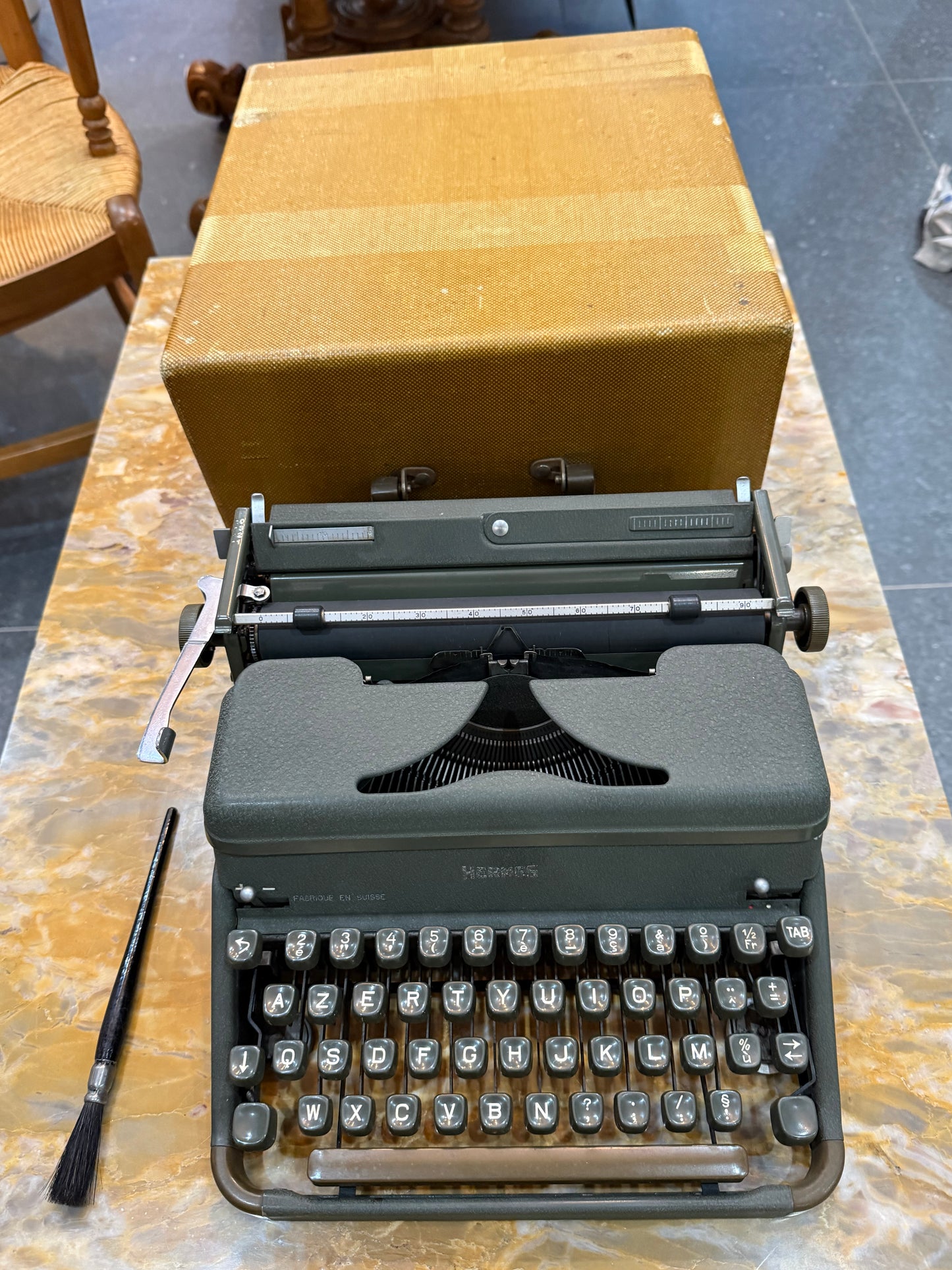 Machine à écrire vintage HERMES – Fabriquée en Suisse – Clavier AZERTY – Années 1950/1960