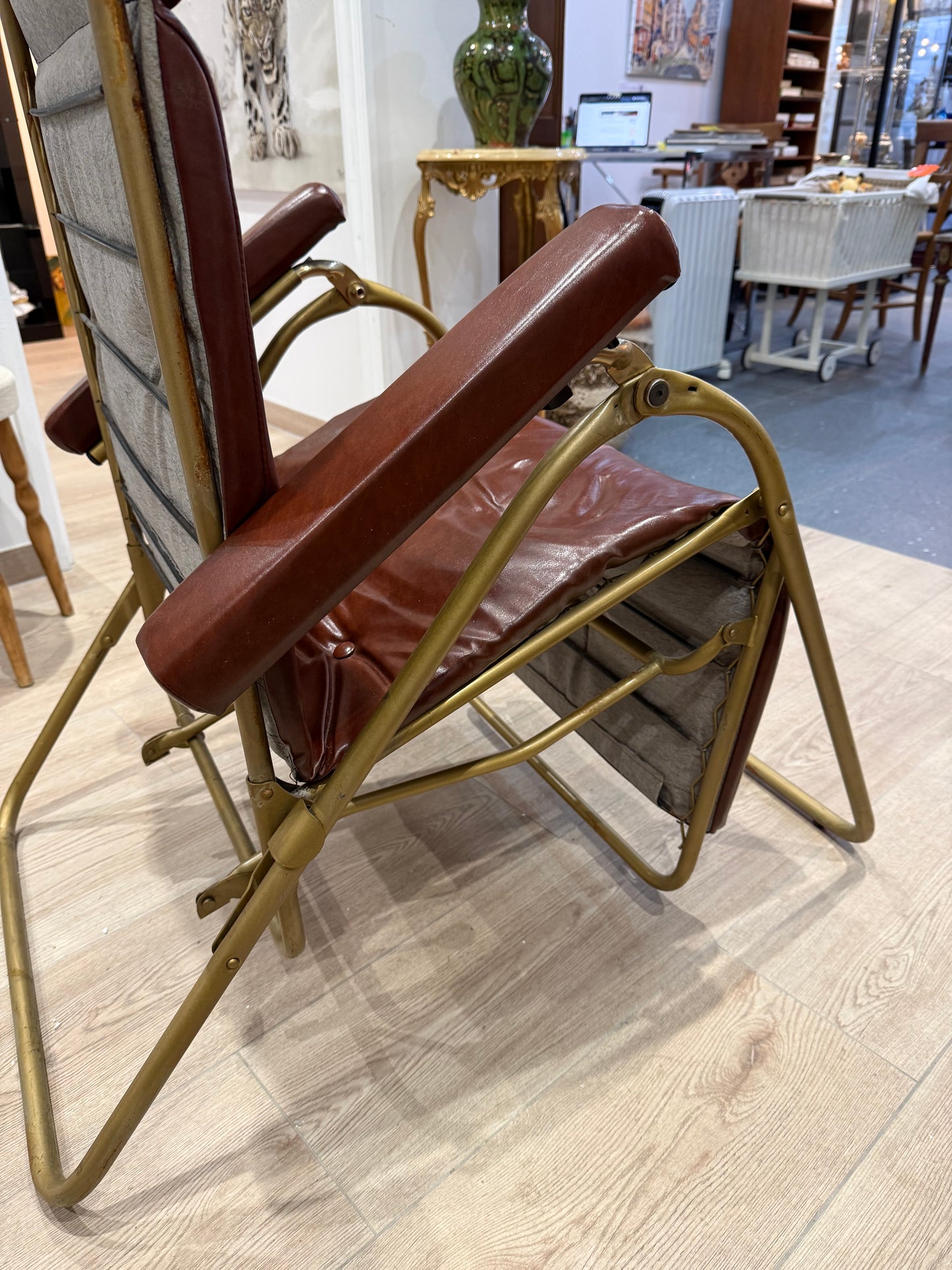 Fauteuil relax inclinable LAMA en cuir marron et structure tubulaire – Italie – Années 1960/1970