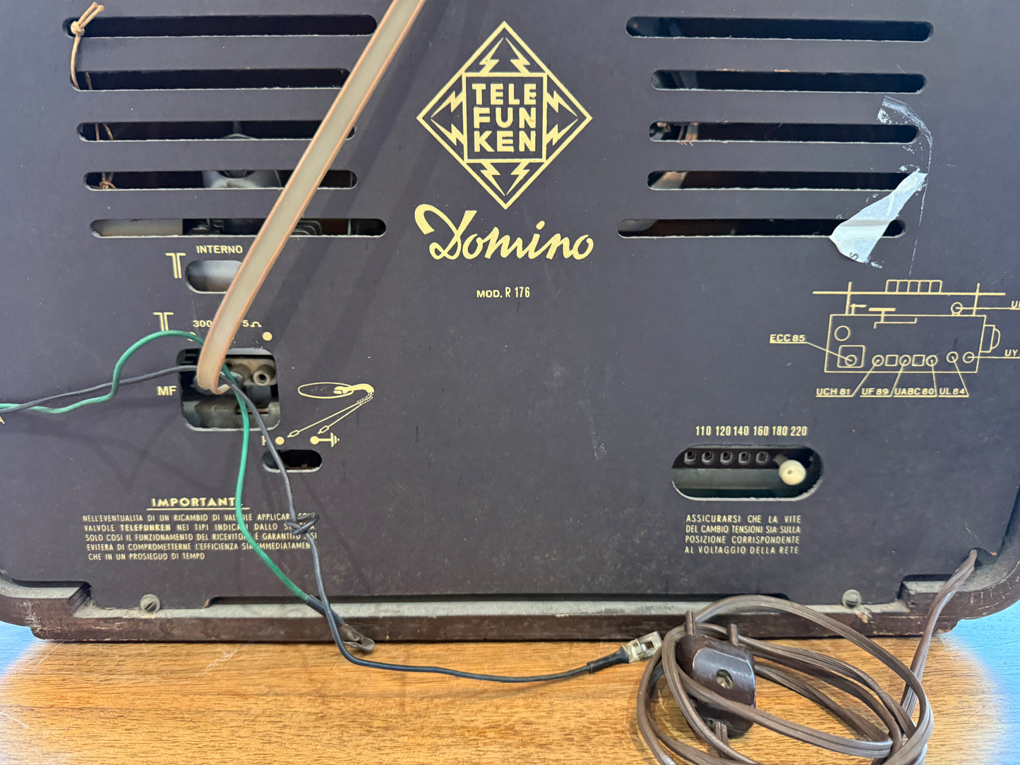 Radio à lampes Telefunken Domino – Bois & Bakélite – Années 50