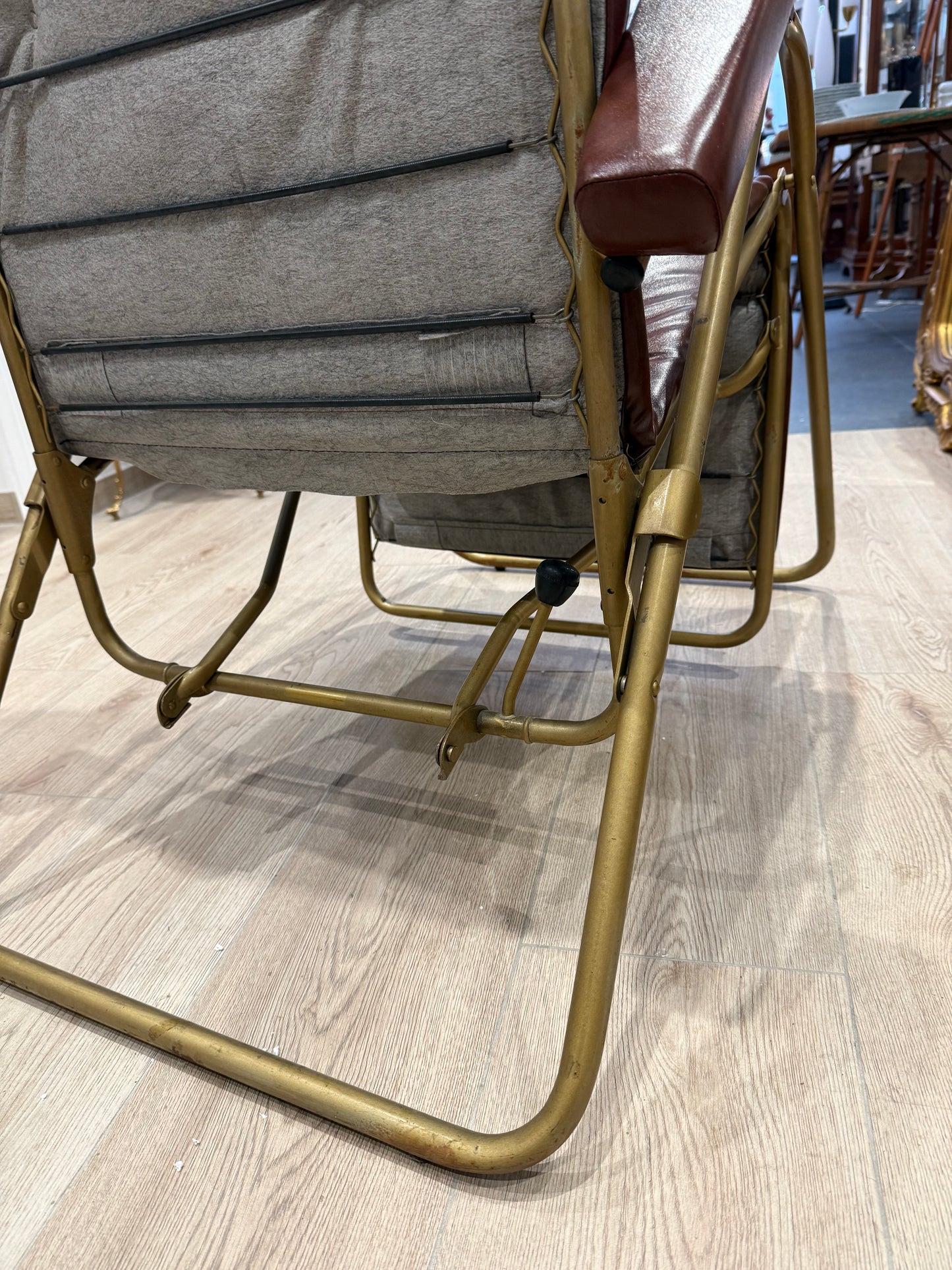 Fauteuil relax inclinable LAMA en cuir marron et structure tubulaire – Italie – Années 1960/1970