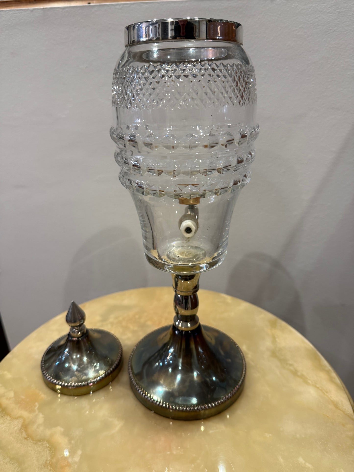 Fontaine à absinthe en cristal taillé et métal argenté – Barthmann