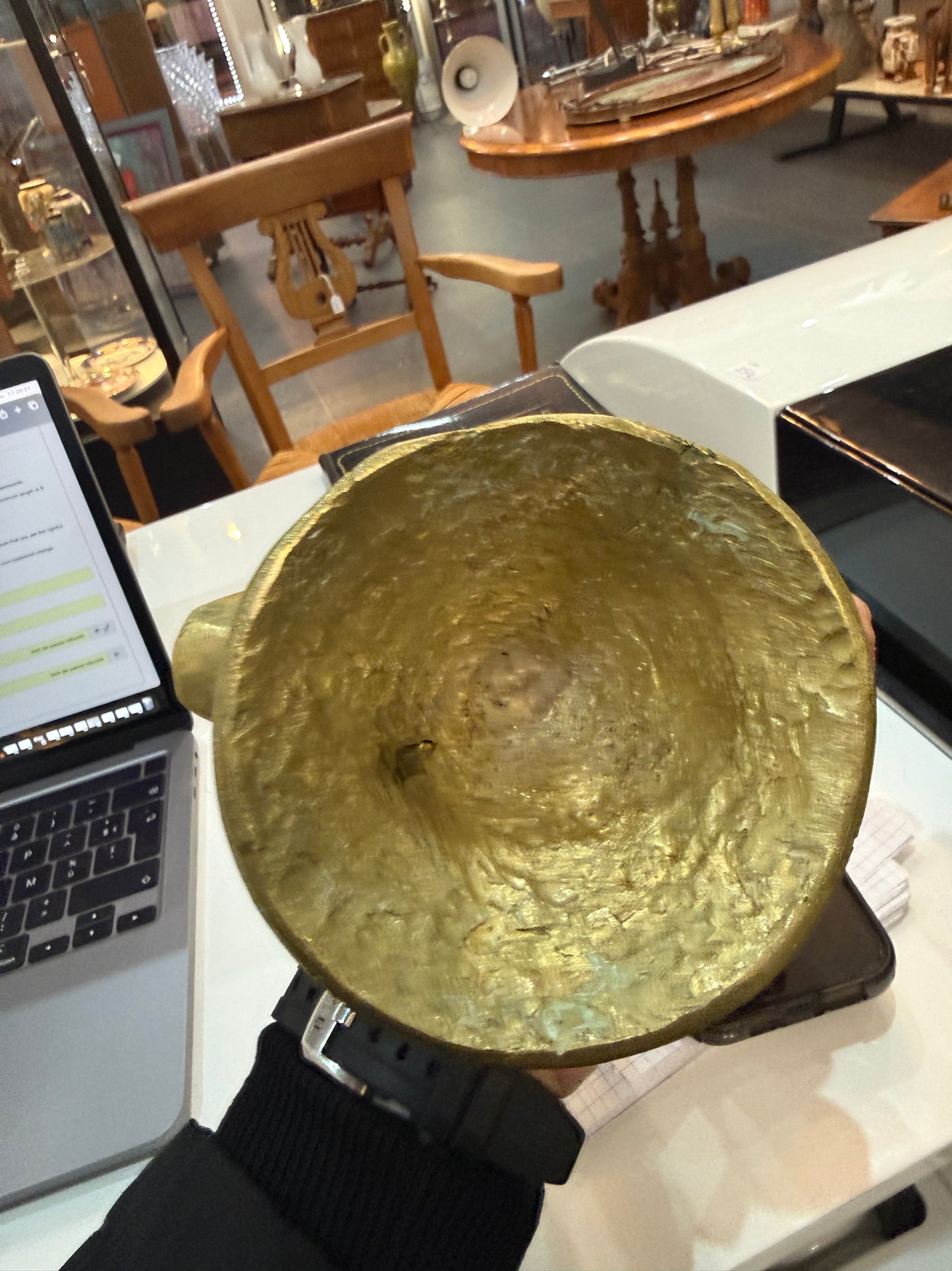 Chandelier artisanal en laiton massif – Pièce unique – Tchad