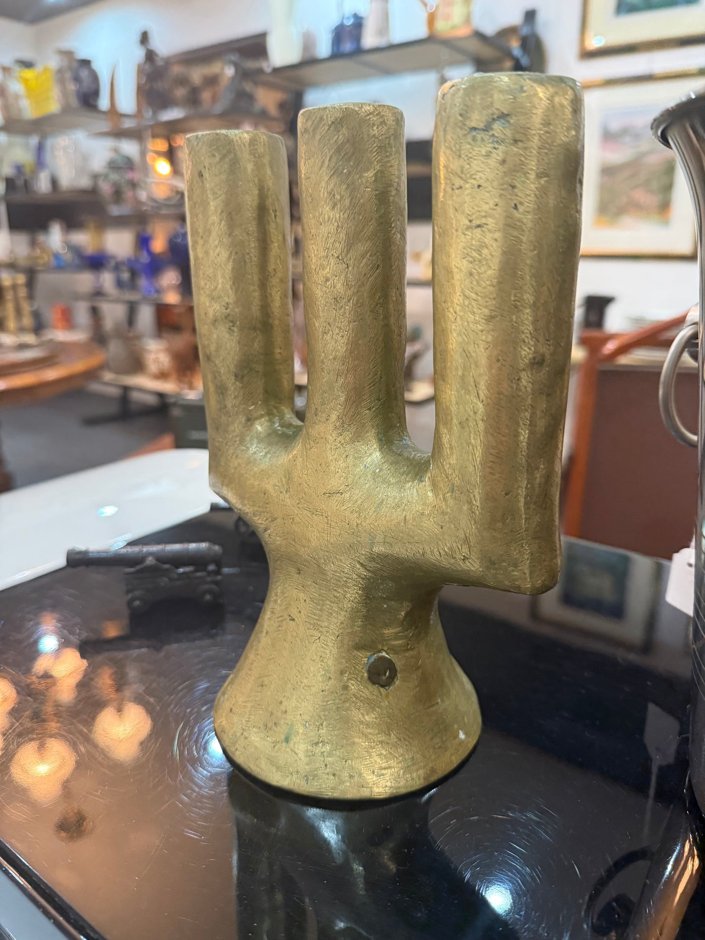 Chandelier artisanal en laiton massif – Pièce unique – Tchad