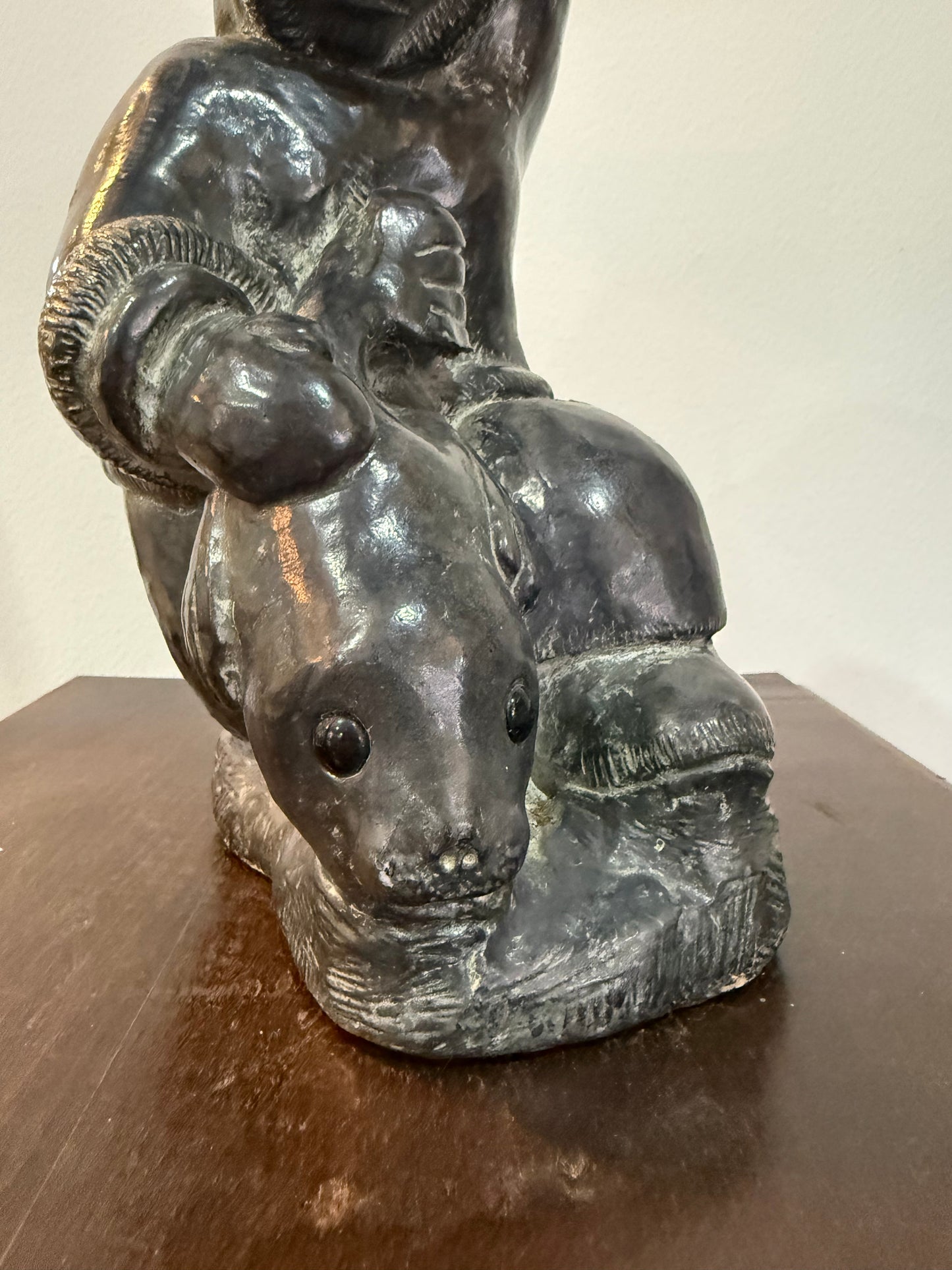 Sculpture Inuit “Chasseur et Phoque” – Wolf Original – Fait main au Canada