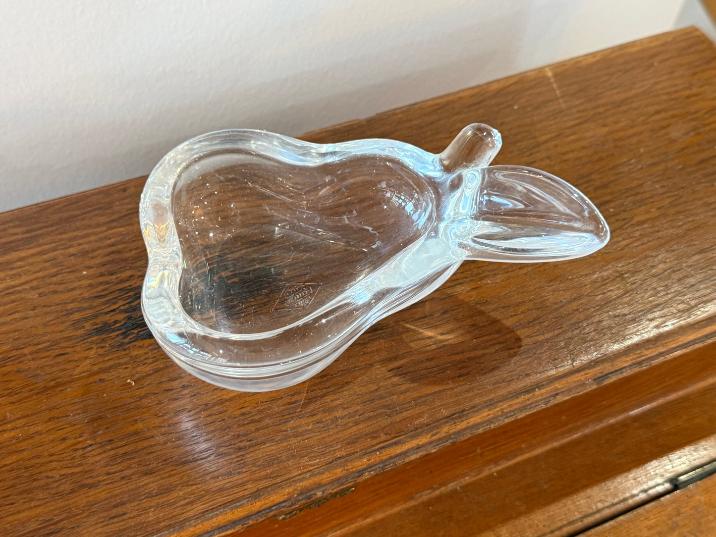 Cendrier en forme de poire – Art Vannes France – Verre moulé (14 cm)