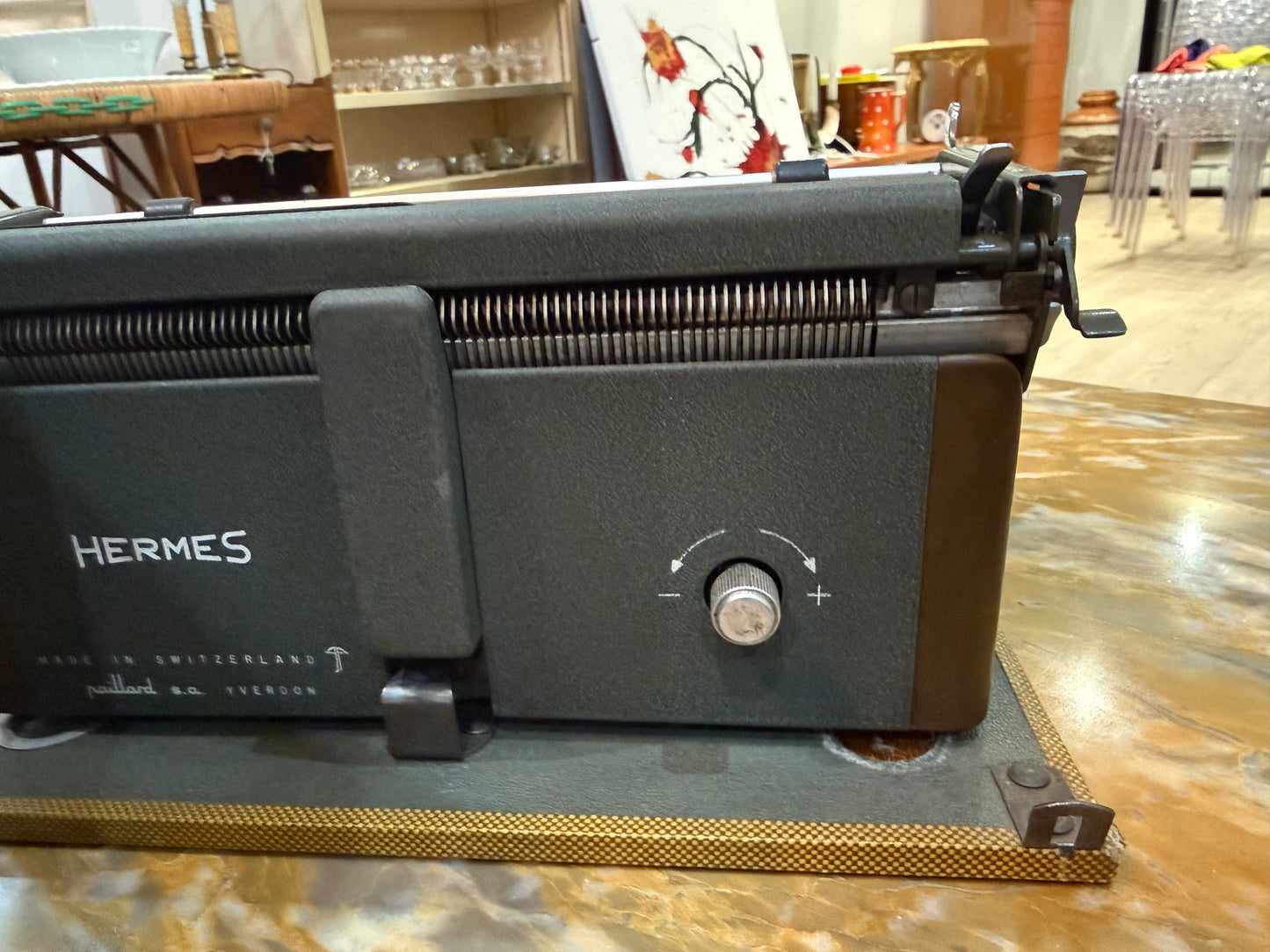 Machine à écrire vintage HERMES – Fabriquée en Suisse – Clavier AZERTY – Années 1950/1960