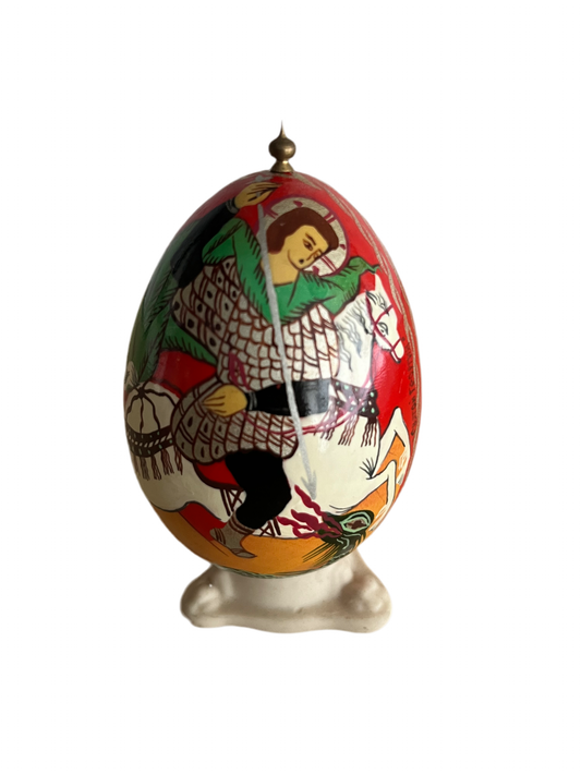 Œuf de décoration russe peint