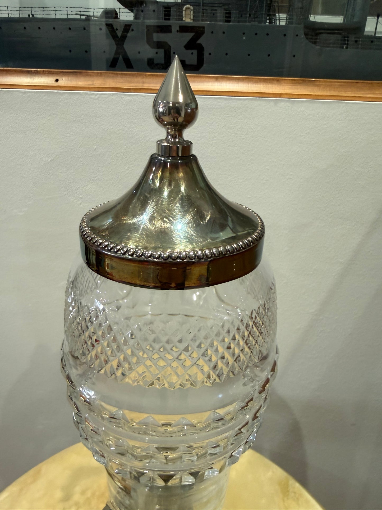 Fontaine à absinthe en cristal taillé et métal argenté – Barthmann