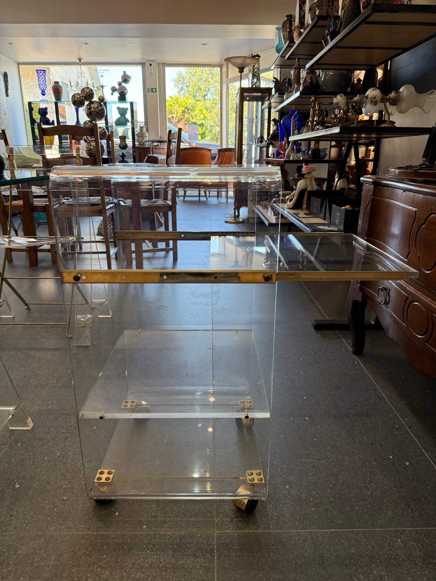 Desserte roulante en plexiglas – Marais International – années 1970-1980