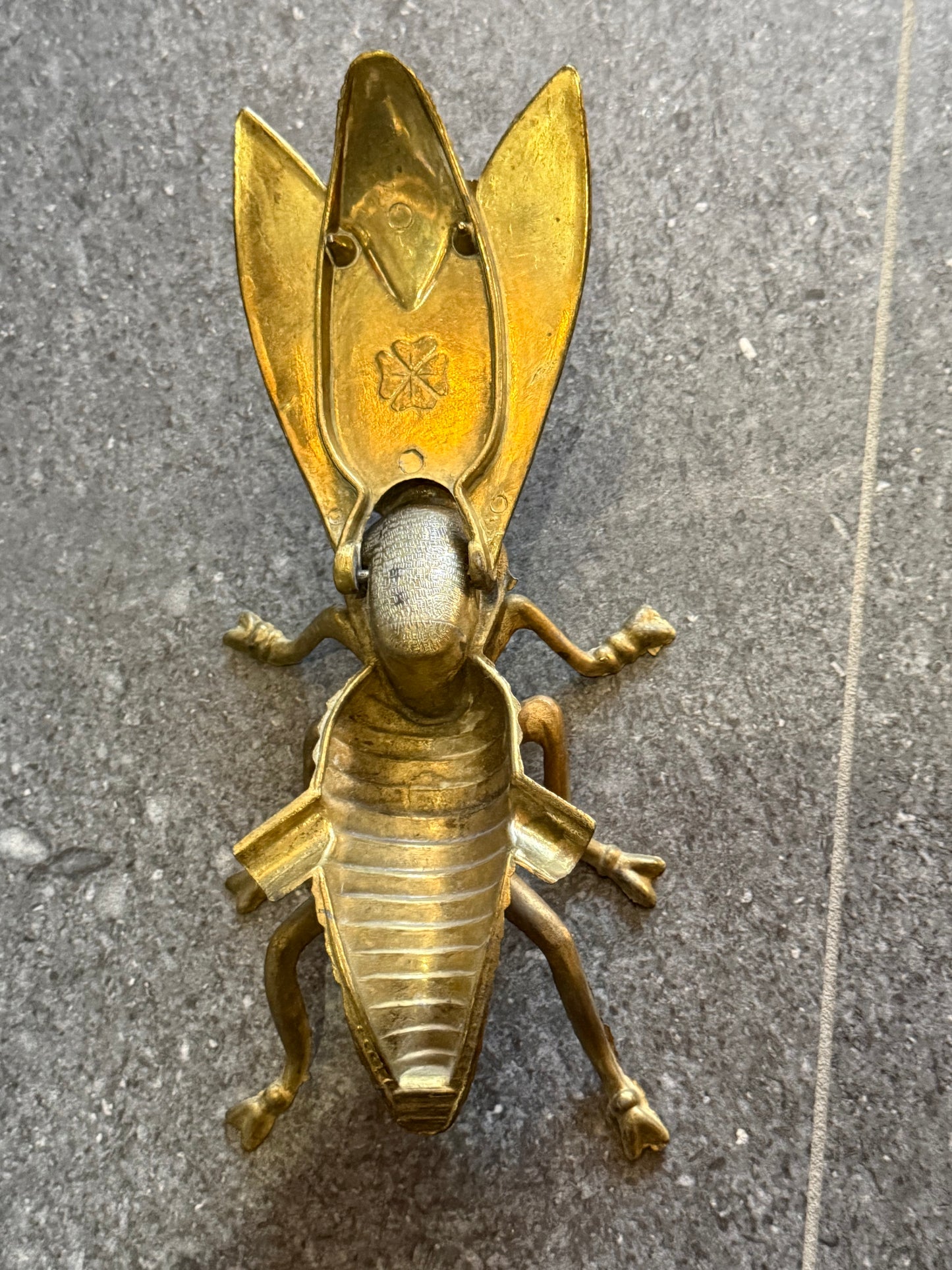 Cendrier / Vide-poche en bronze – Insecte sculpté – Années 1950-1970