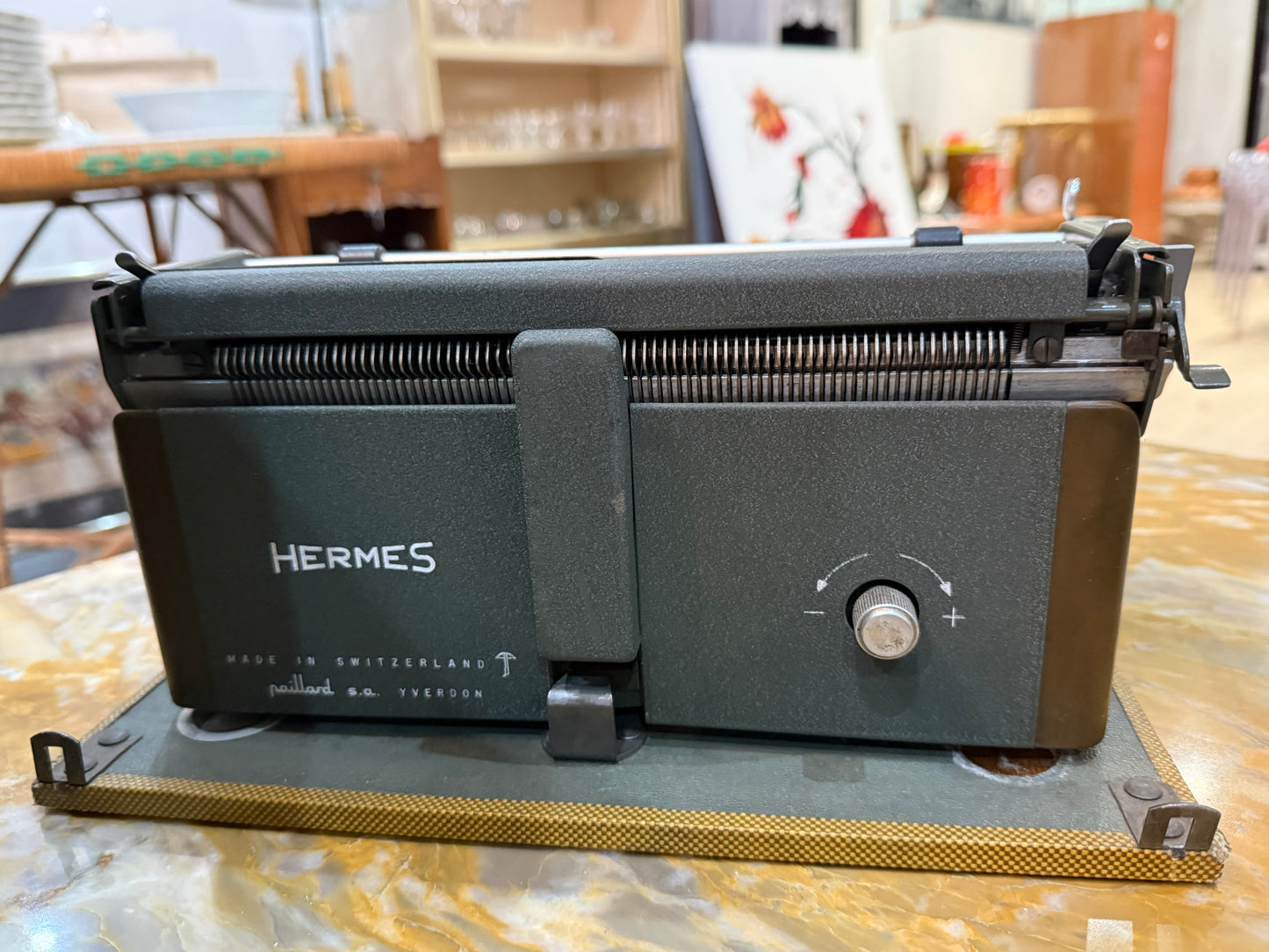 Machine à écrire vintage HERMES – Fabriquée en Suisse – Clavier AZERTY – Années 1950/1960