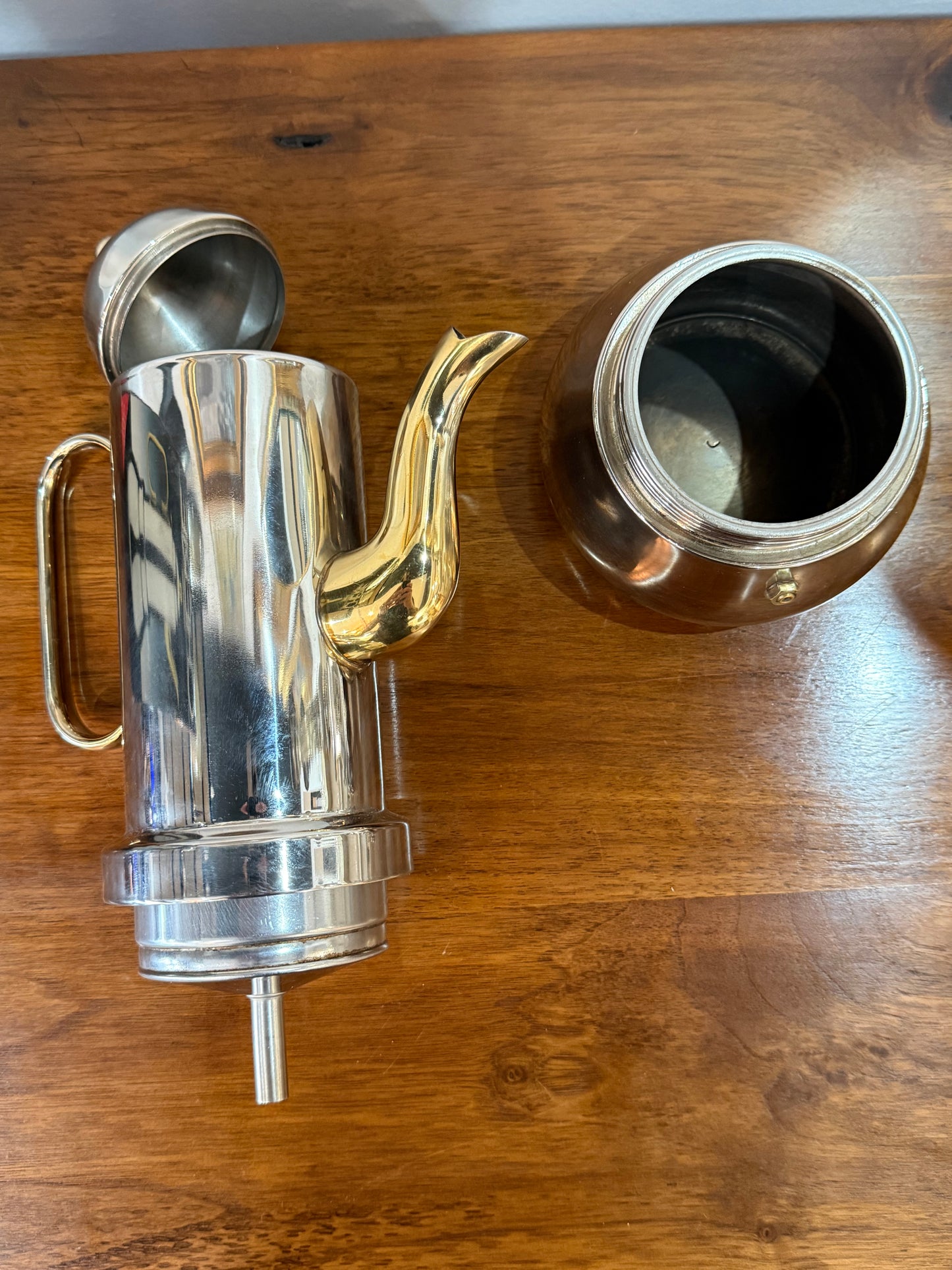 Cafetière espresso italienne CHÉRIE 12 tasses – Inox 18/10 et finitions or 24 Kt – Made in Italy – H. 29 cm