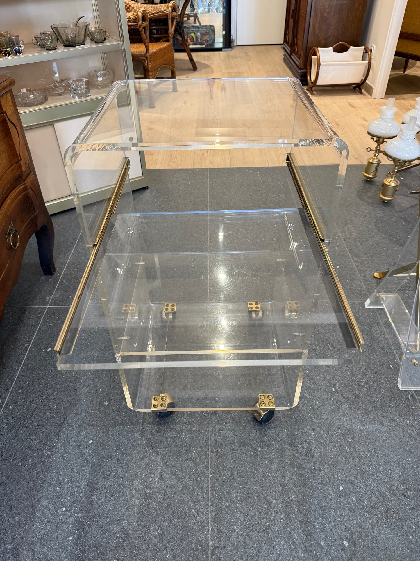 Desserte roulante en plexiglas – Marais International – années 1970-1980