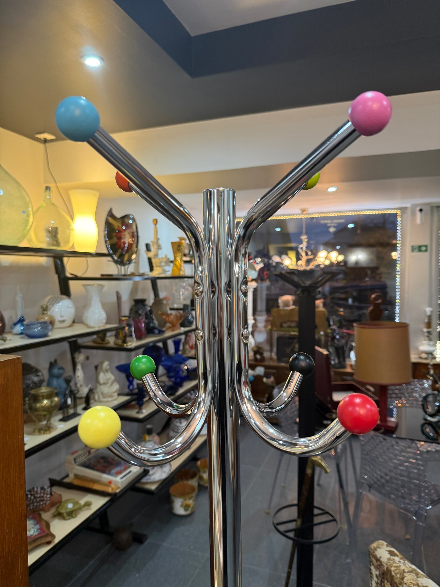 Portemanteau vintage chromé – Boules multicolores – Style 1970
