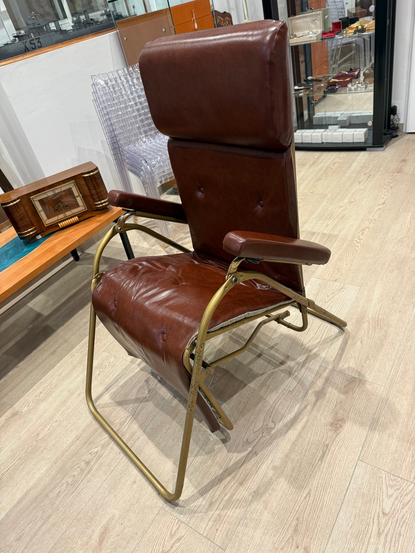 Fauteuil relax inclinable LAMA en cuir marron et structure tubulaire – Italie – Années 1960/1970