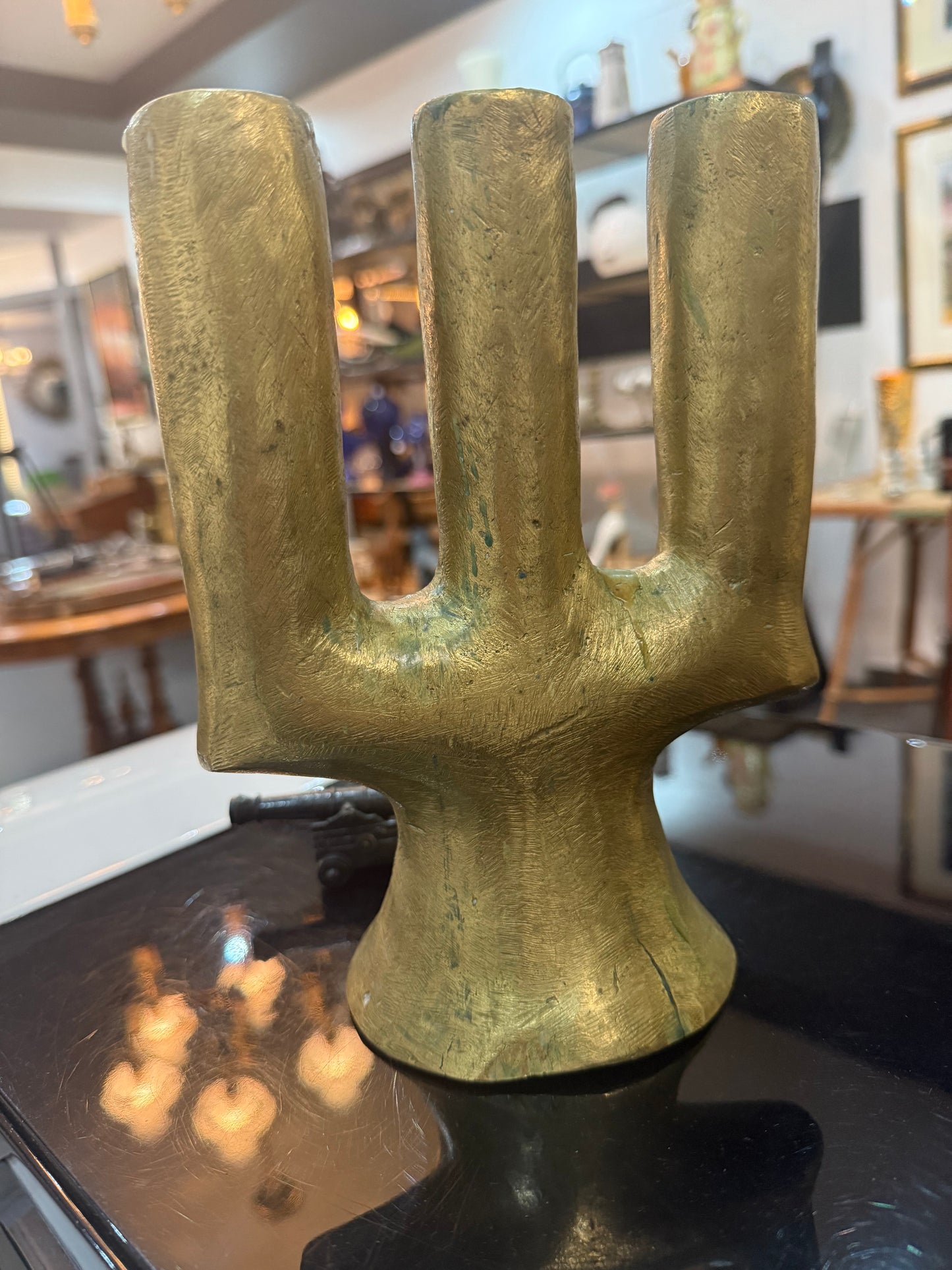 Chandelier artisanal en laiton massif – Pièce unique – Tchad