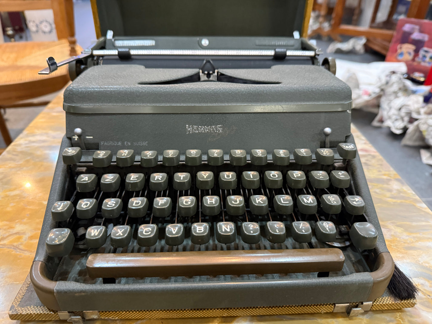 Machine à écrire vintage HERMES – Fabriquée en Suisse – Clavier AZERTY – Années 1950/1960