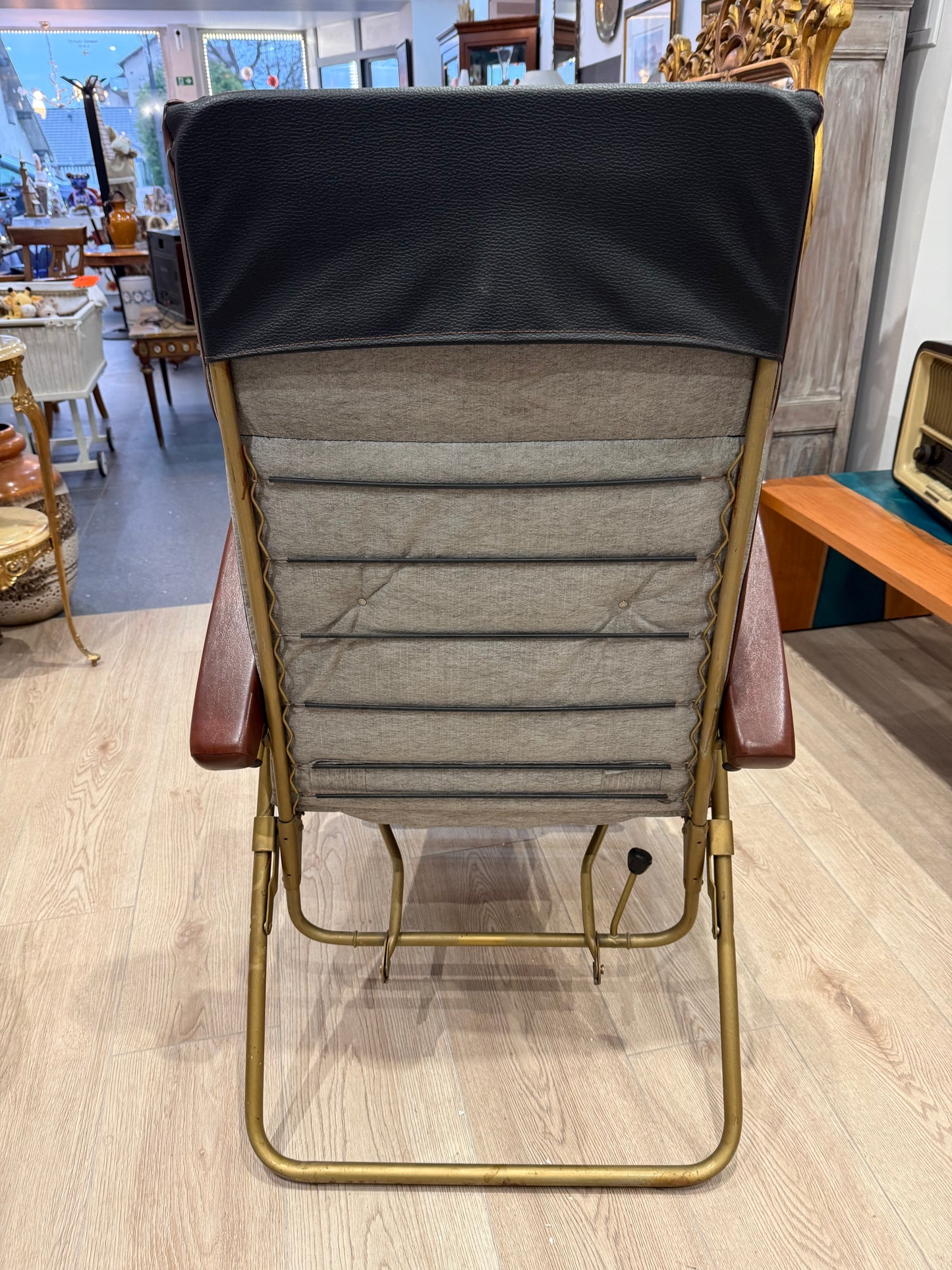 Fauteuil relax inclinable LAMA en cuir marron et structure tubulaire – Italie – Années 1960/1970