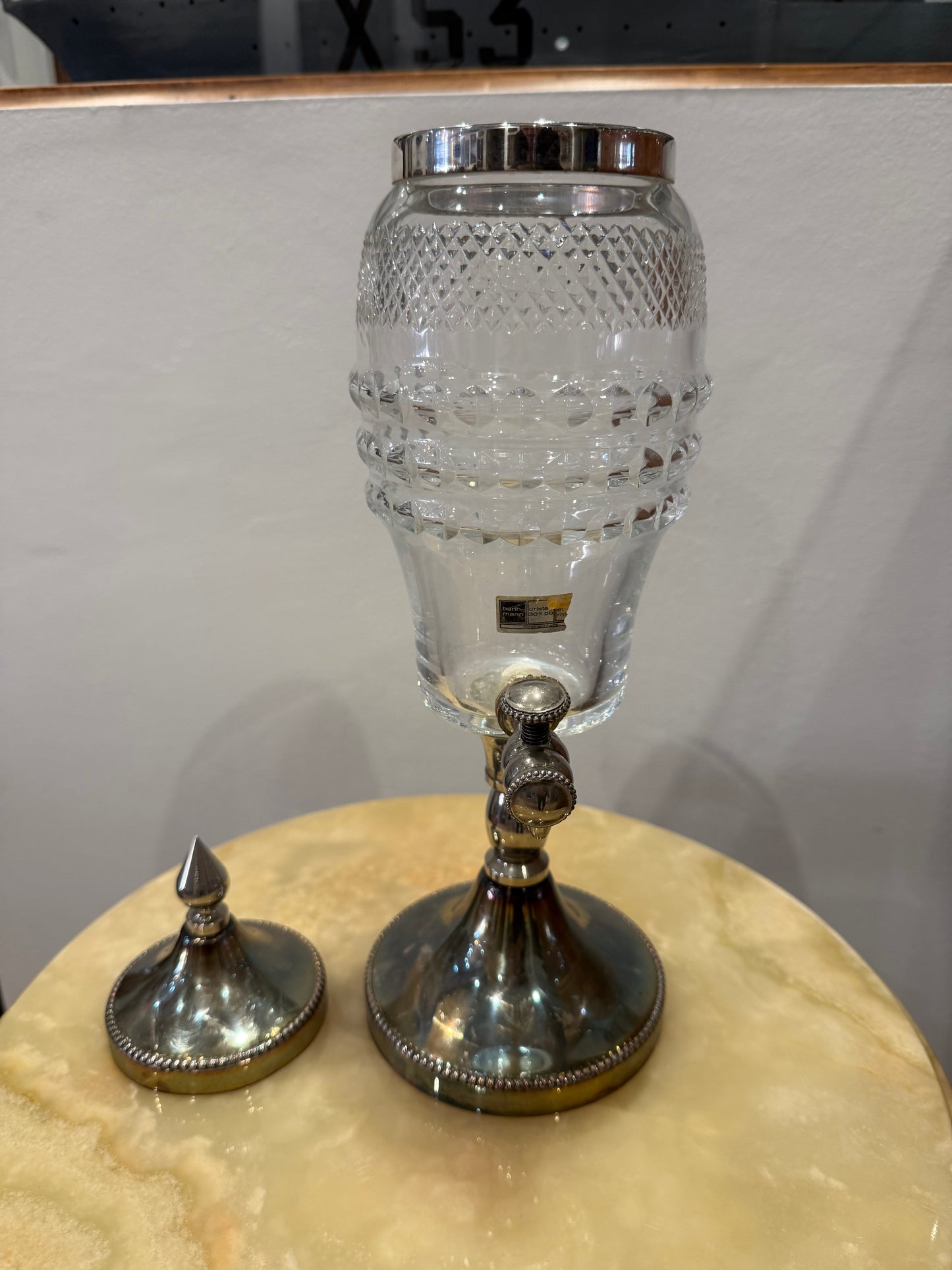 Fontaine à absinthe en cristal taillé et métal argenté – Barthmann