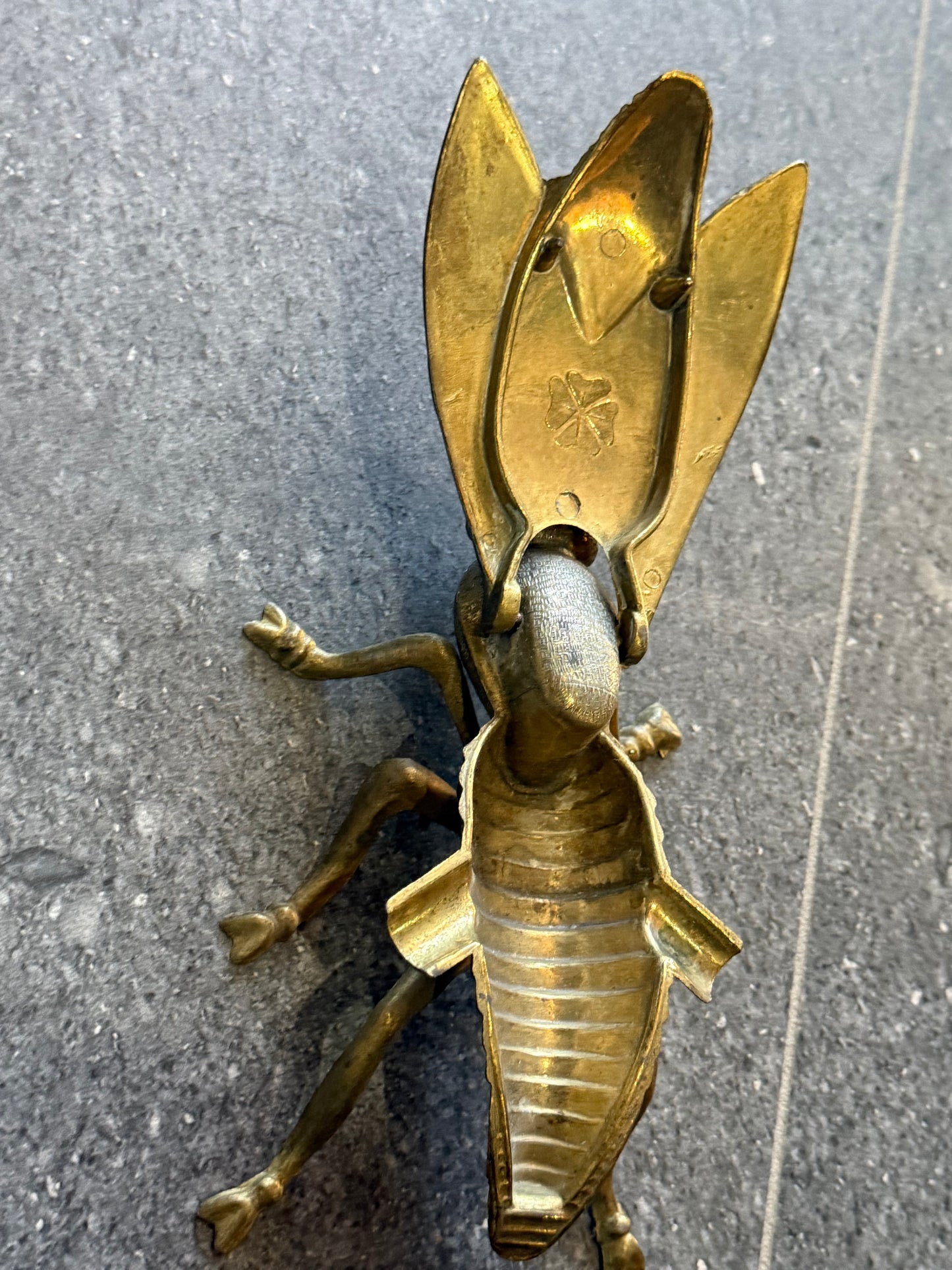 Cendrier / Vide-poche en bronze – Insecte sculpté – Années 1950-1970