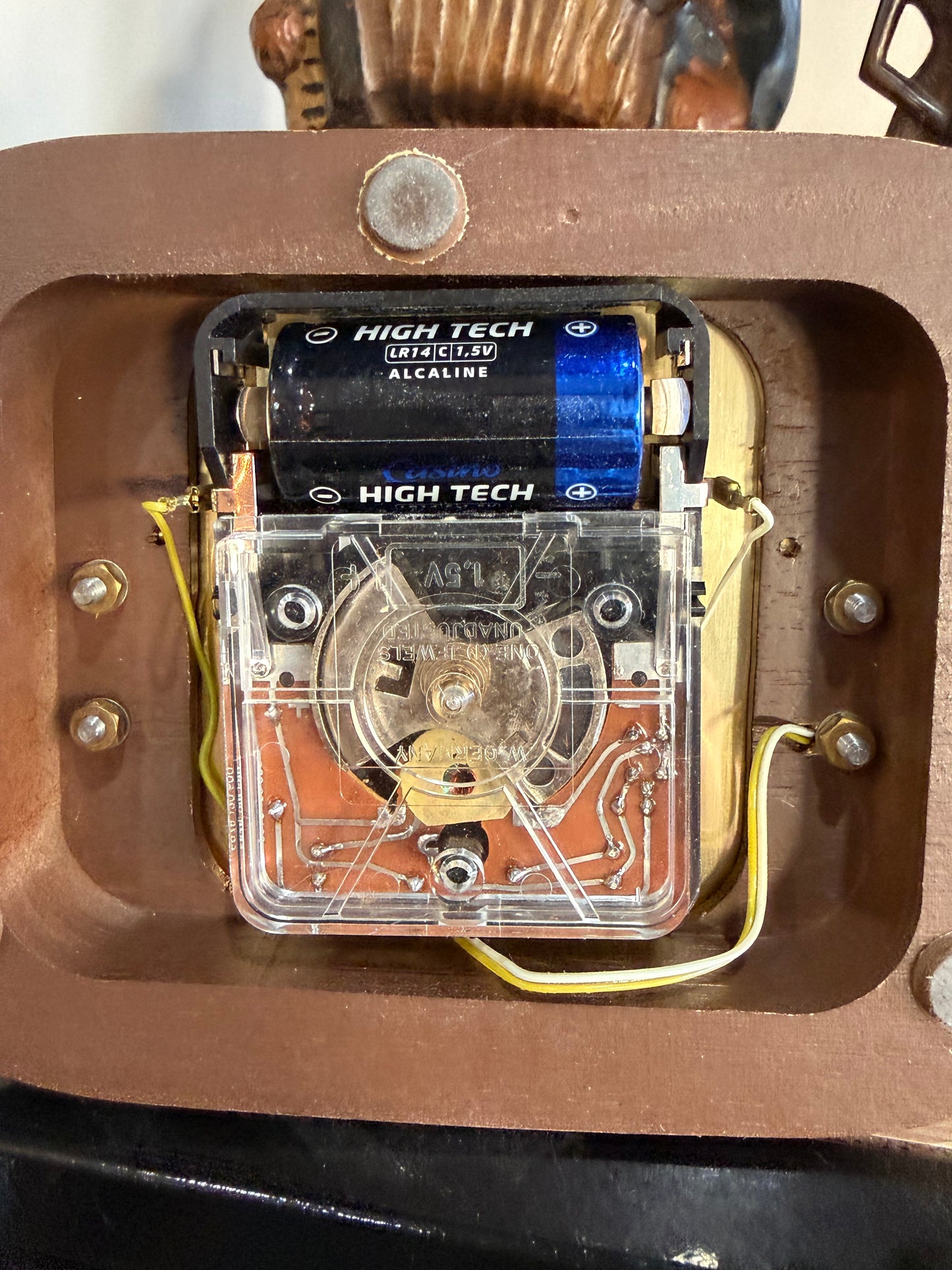 Horloge Schatz sous globe en verre – Balancier rotatif – Années 1980