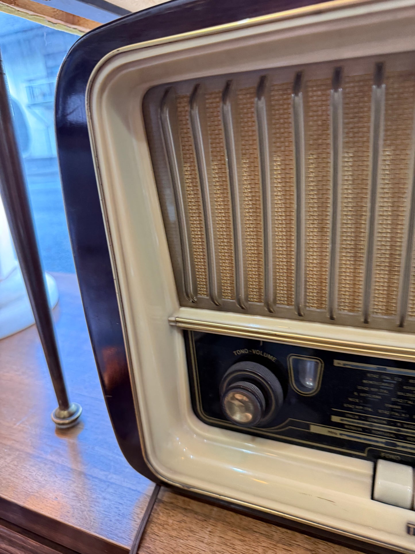 Radio à lampes Telefunken Domino – Bois & Bakélite – Années 50