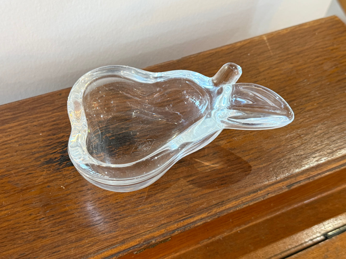 Cendrier en forme de poire – Art Vannes France – Verre moulé (14 cm)
