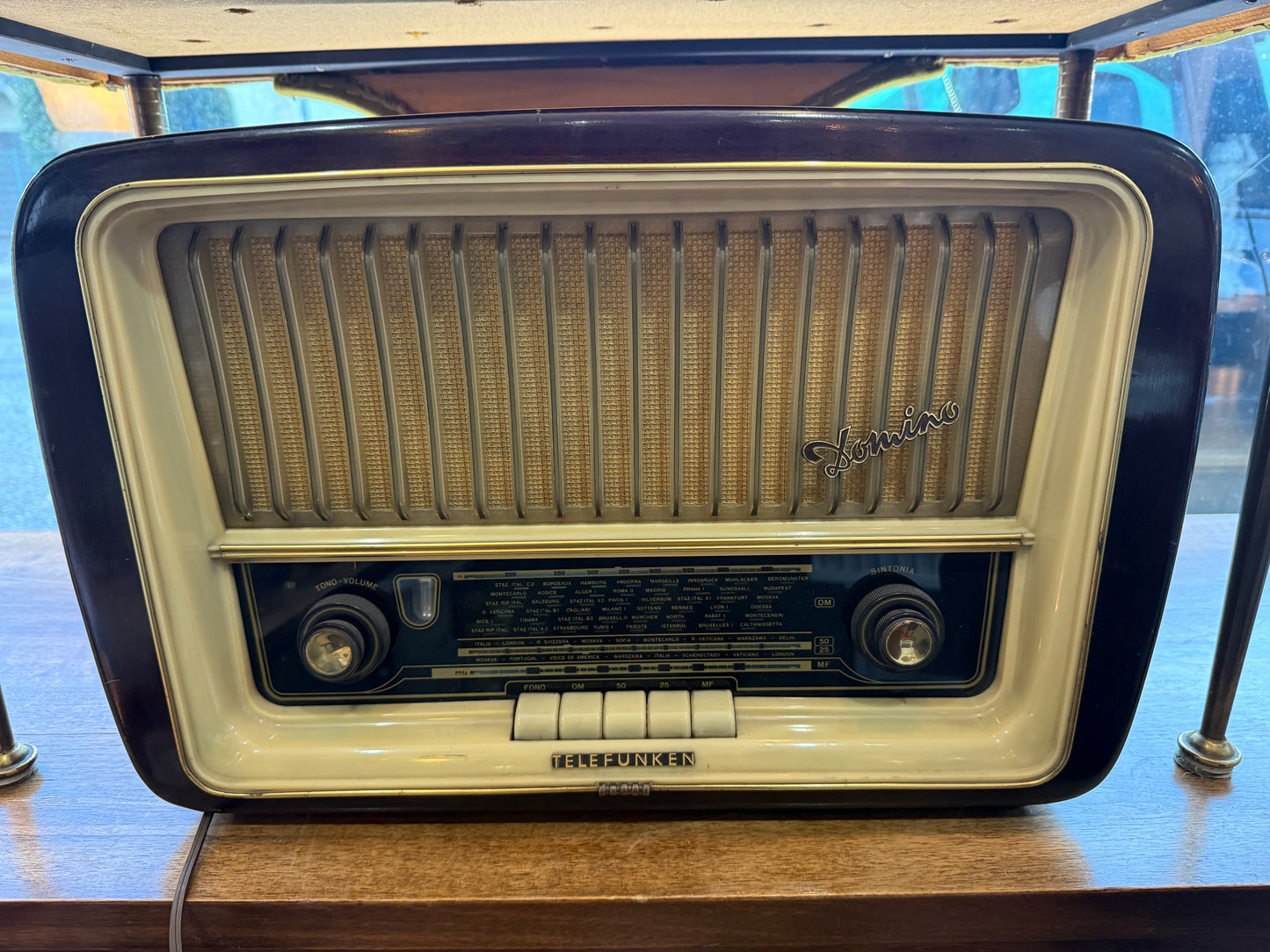 Radio à lampes Telefunken Domino – Bois & Bakélite – Années 50