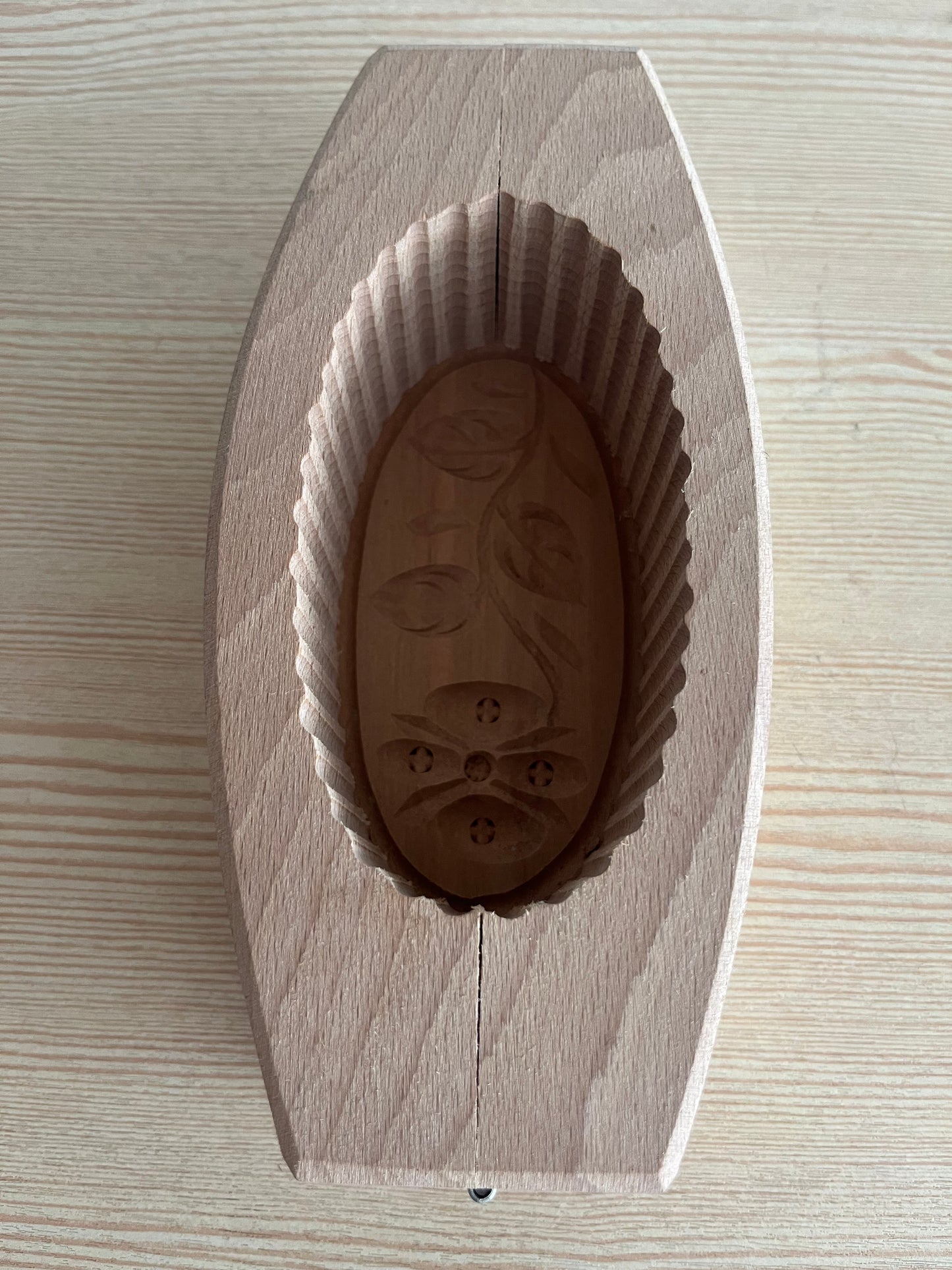 Moule à beurre en bois