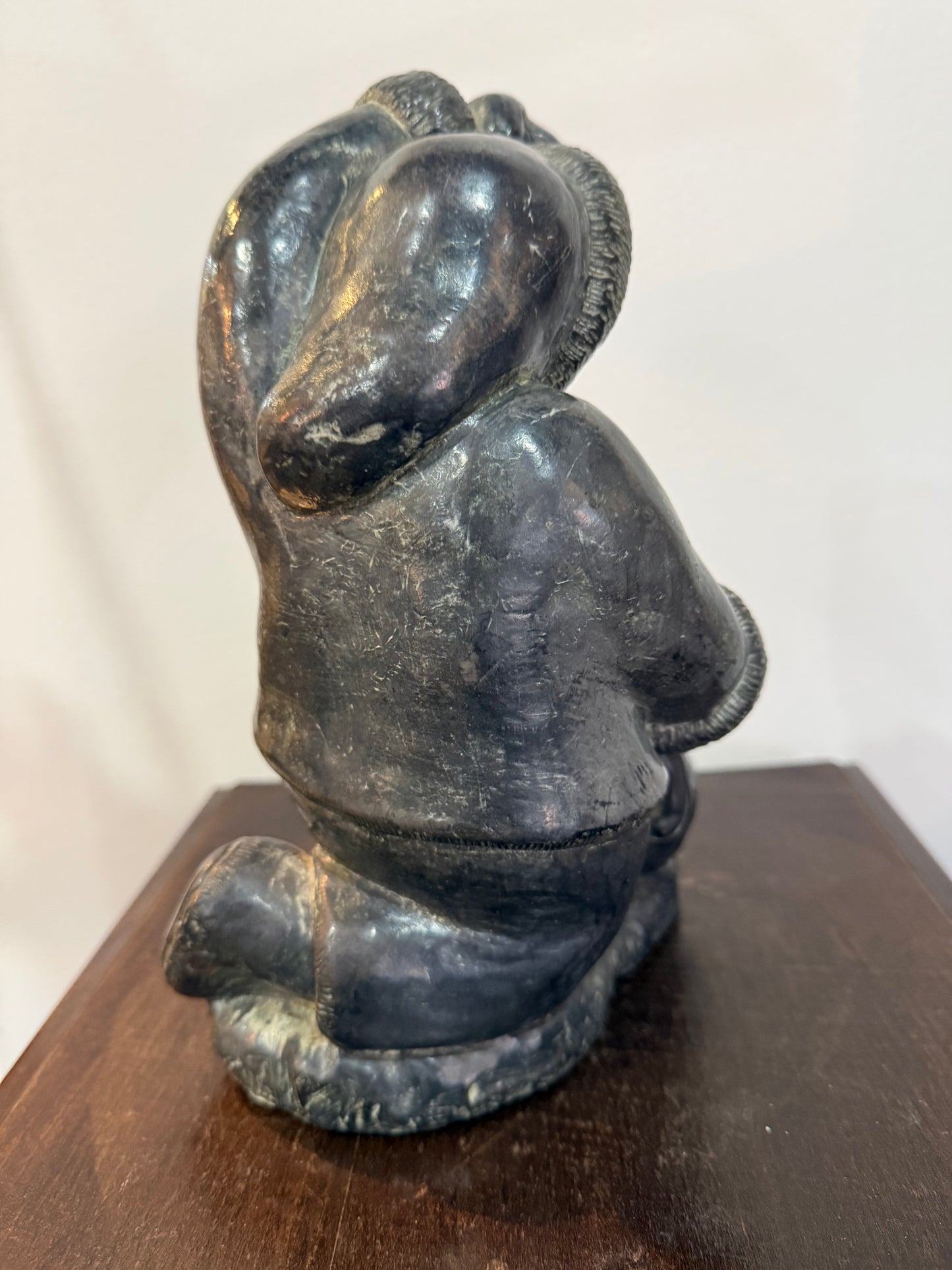 Sculpture Inuit “Chasseur et Phoque” – Wolf Original – Fait main au Canada