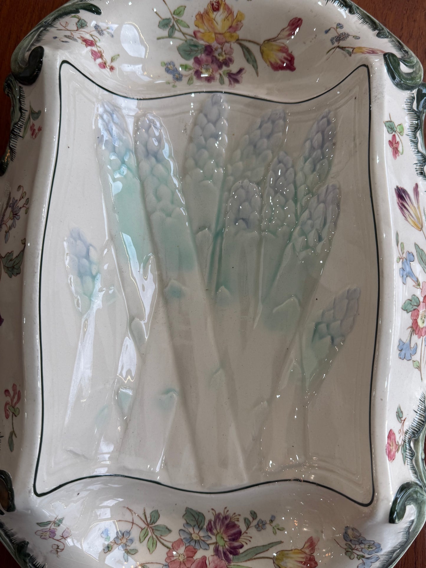 Plat ancien Longchamps Terre de Fer – Modèle 1428 – Décor floral & asperges en relief – 39 x 23 cm
