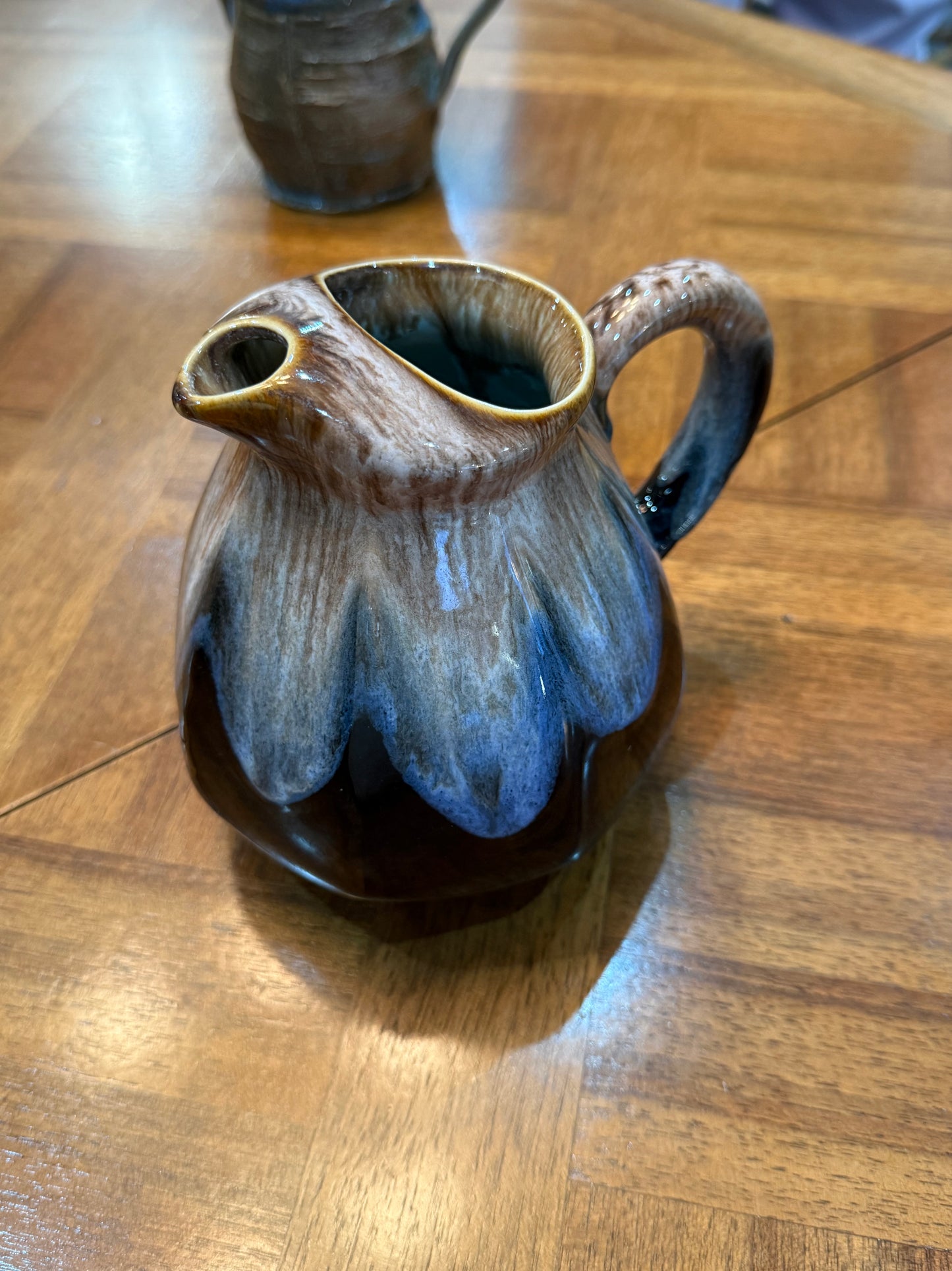 Pichet en grès émaillé à bec verseur – Céramique décorative, France, années 1970