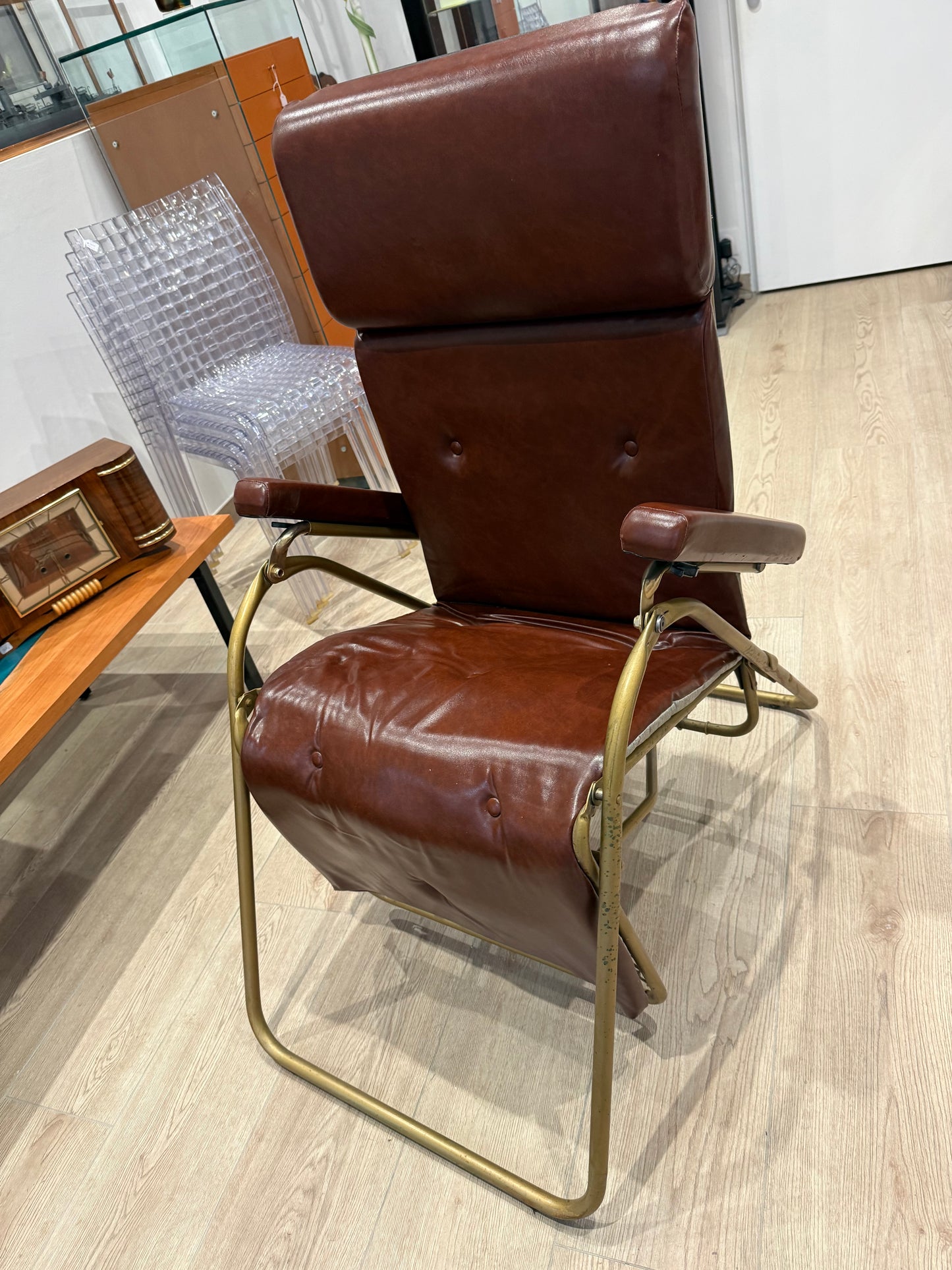 Fauteuil relax inclinable LAMA en cuir marron et structure tubulaire – Italie – Années 1960/1970