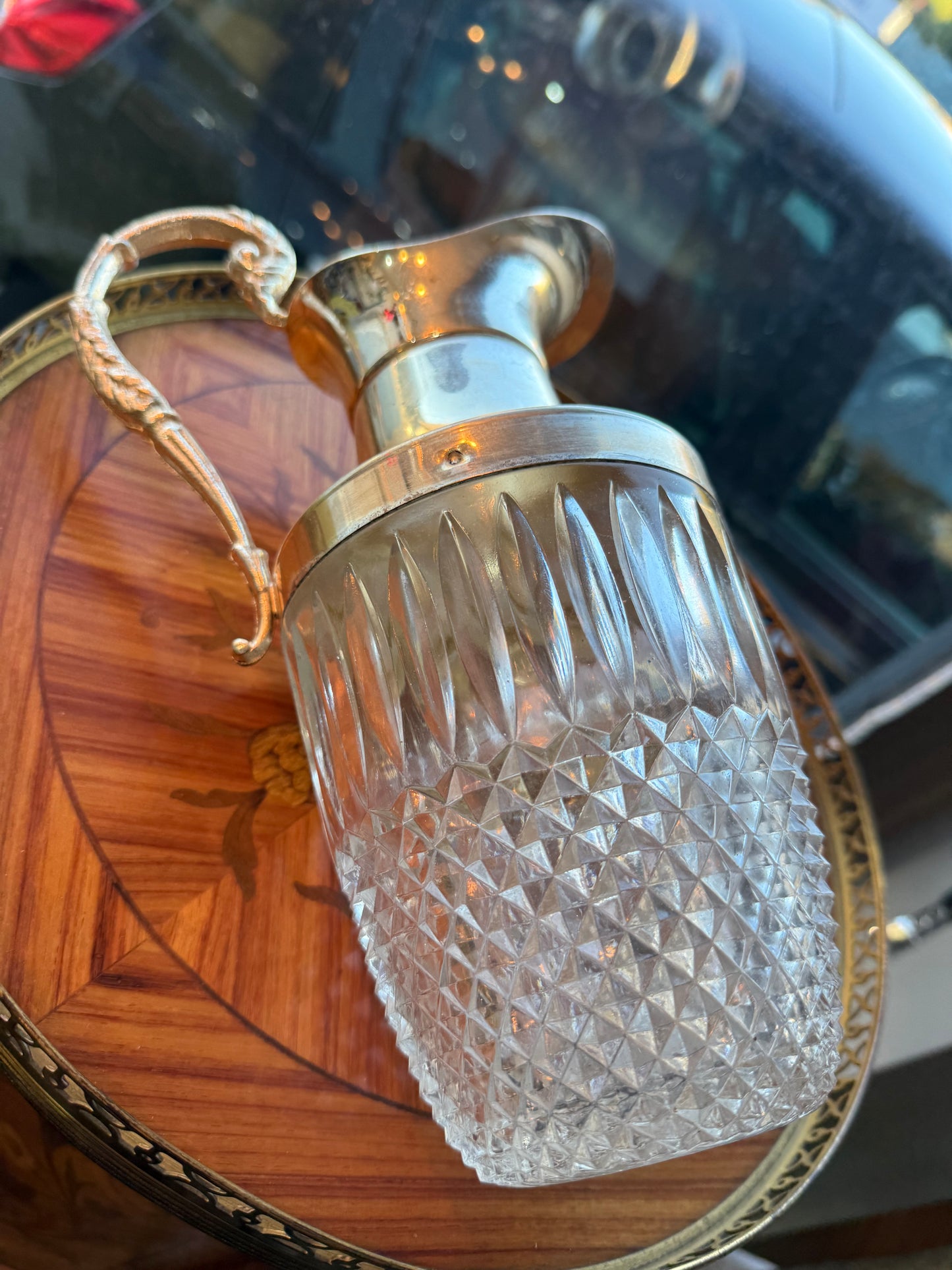 Aiguière en Cristal Taillé & Monture Métal Argenté – Travail Vintage