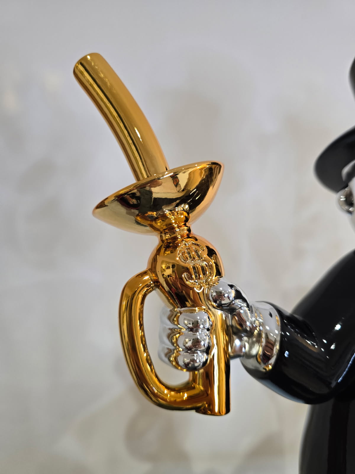Sculpture de luxe- "Rich Oncle & Oil Tower" 42cm