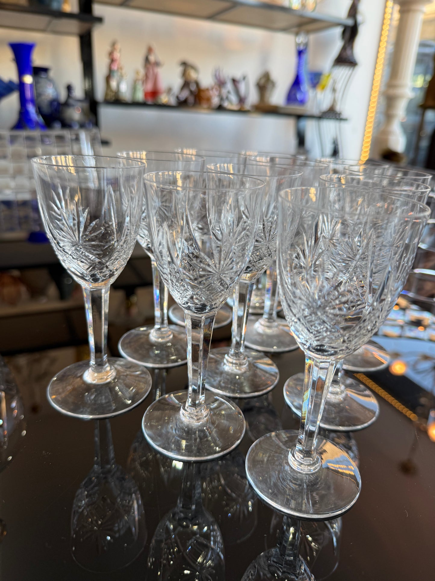 Lot de 11 Verres à Liqueur en Cristal Taillé