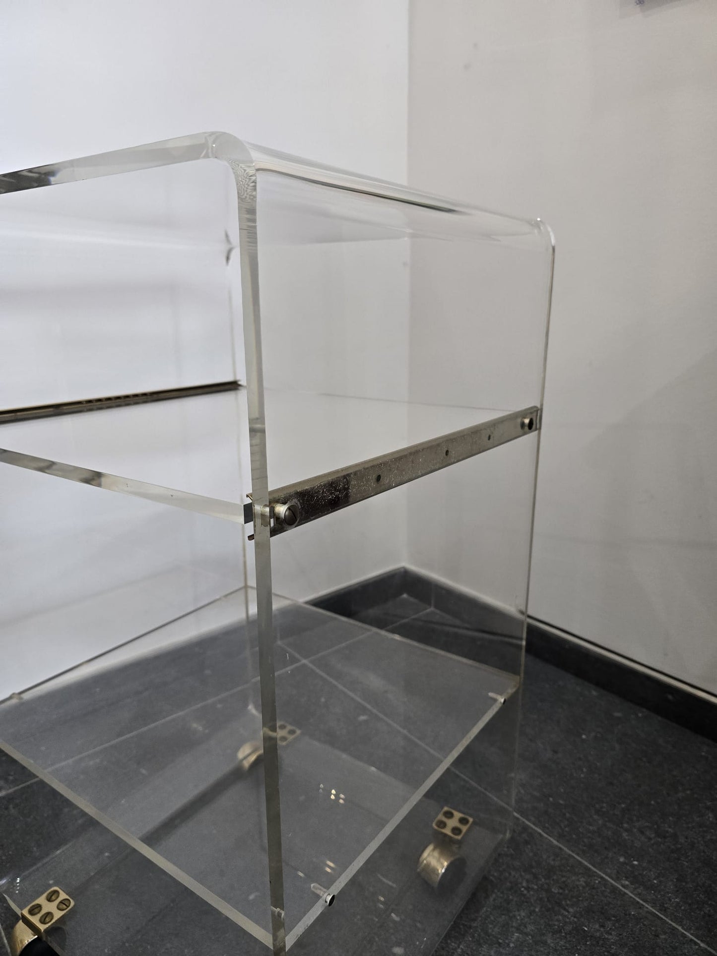 Desserte roulante en plexiglas – Marais International – années 1970-1980
