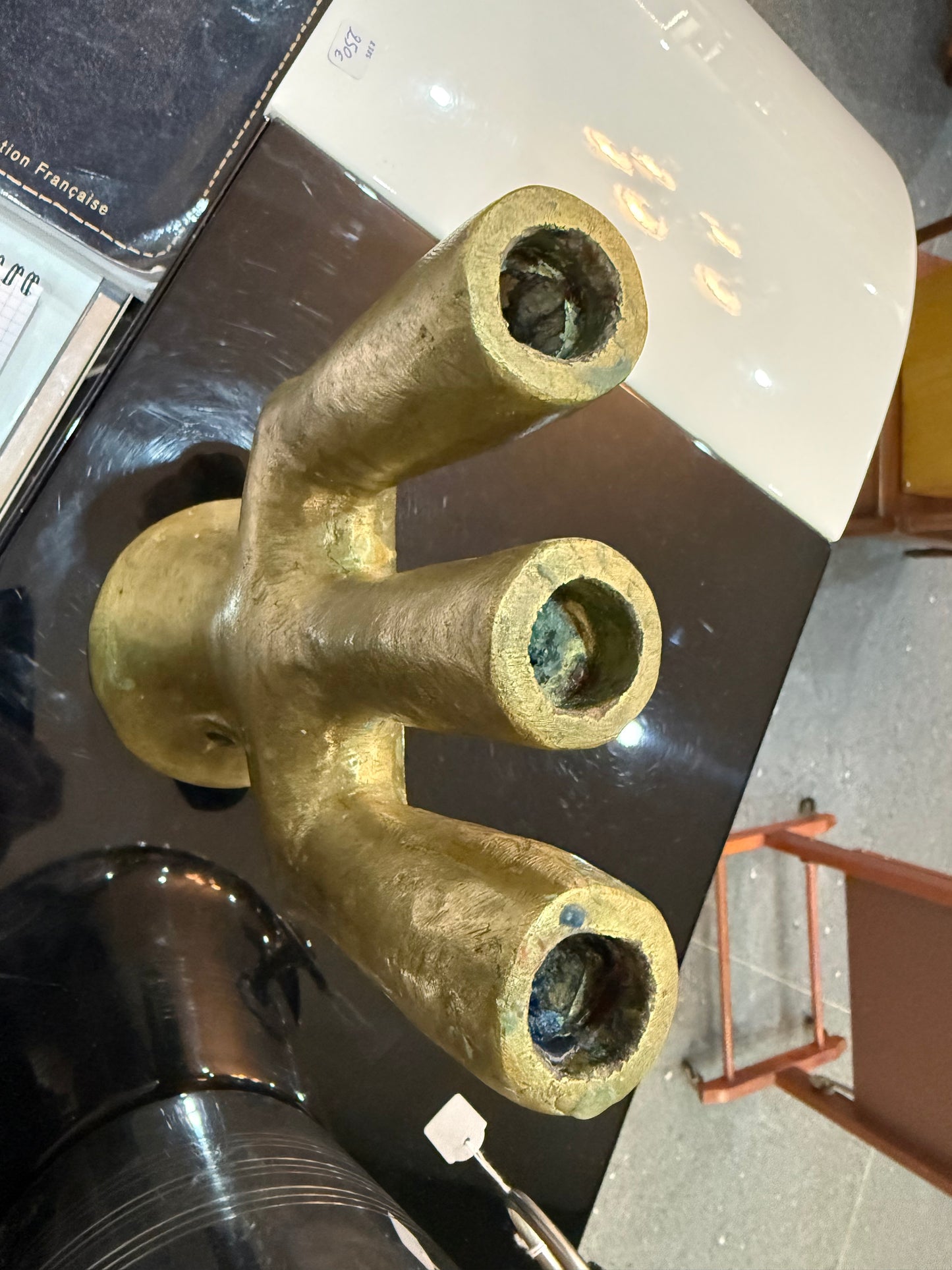 Chandelier artisanal en laiton massif – Pièce unique – Tchad