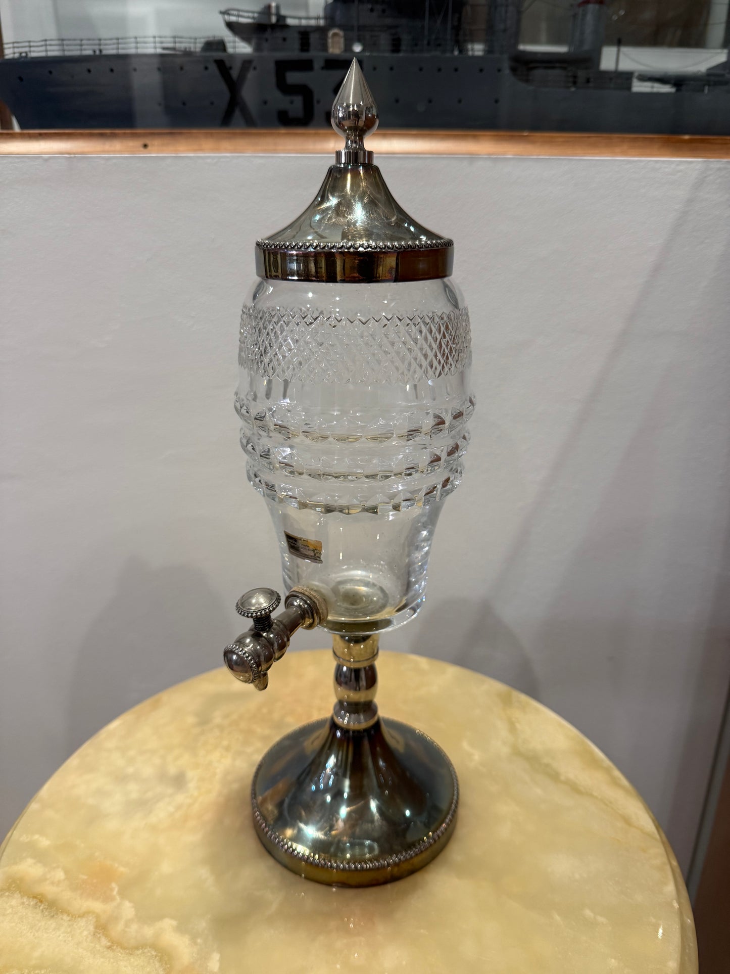 Fontaine à absinthe en cristal taillé et métal argenté – Barthmann