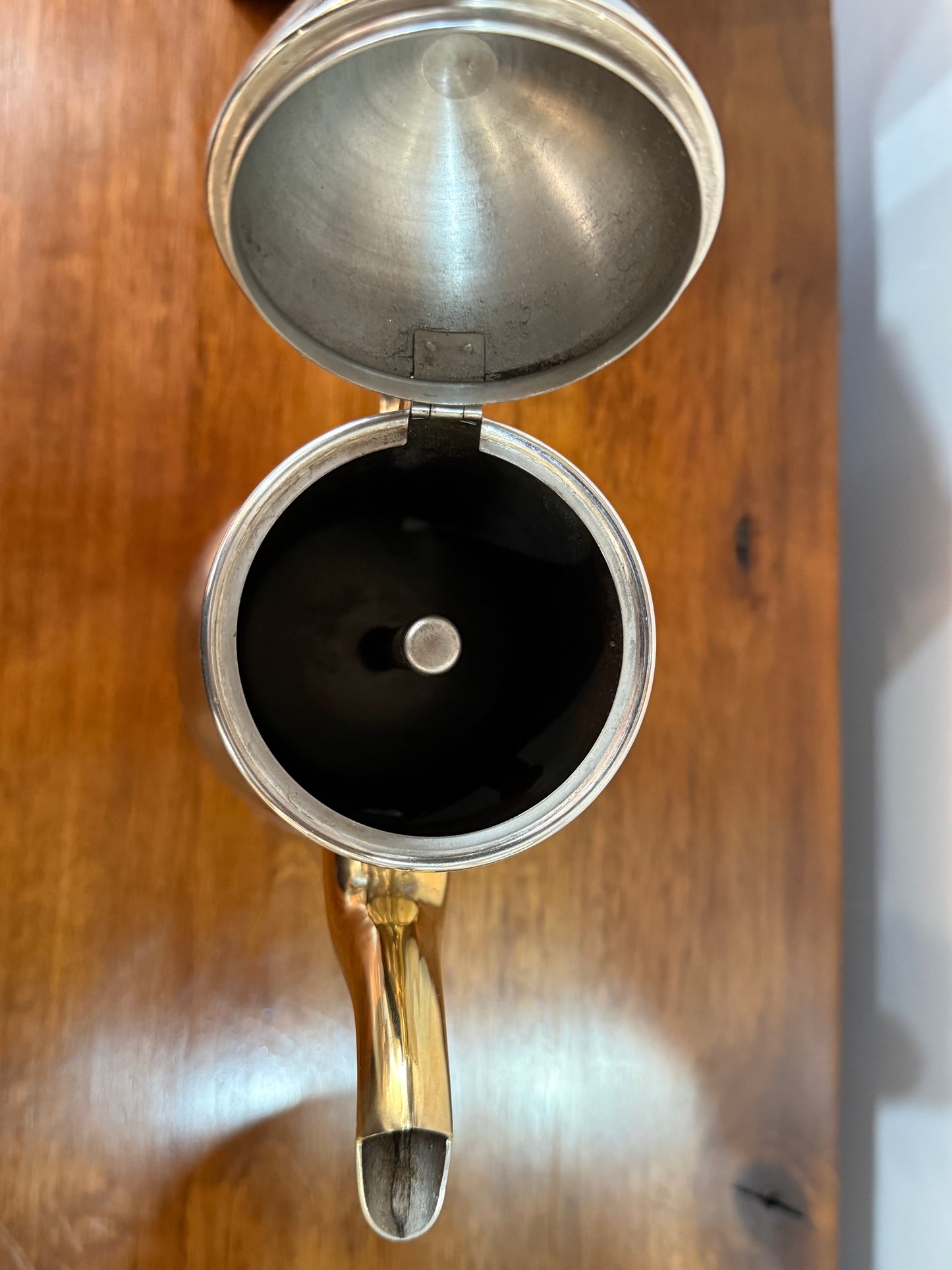 Cafetière espresso italienne CHÉRIE 12 tasses – Inox 18/10 et finitions or 24 Kt – Made in Italy – H. 29 cm