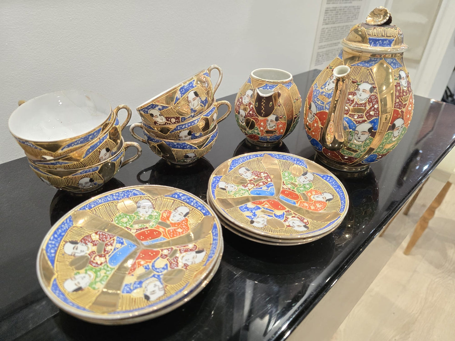Service à thé japonais Satsuma doré – 6 tasses, soucoupes et pichets – Japon