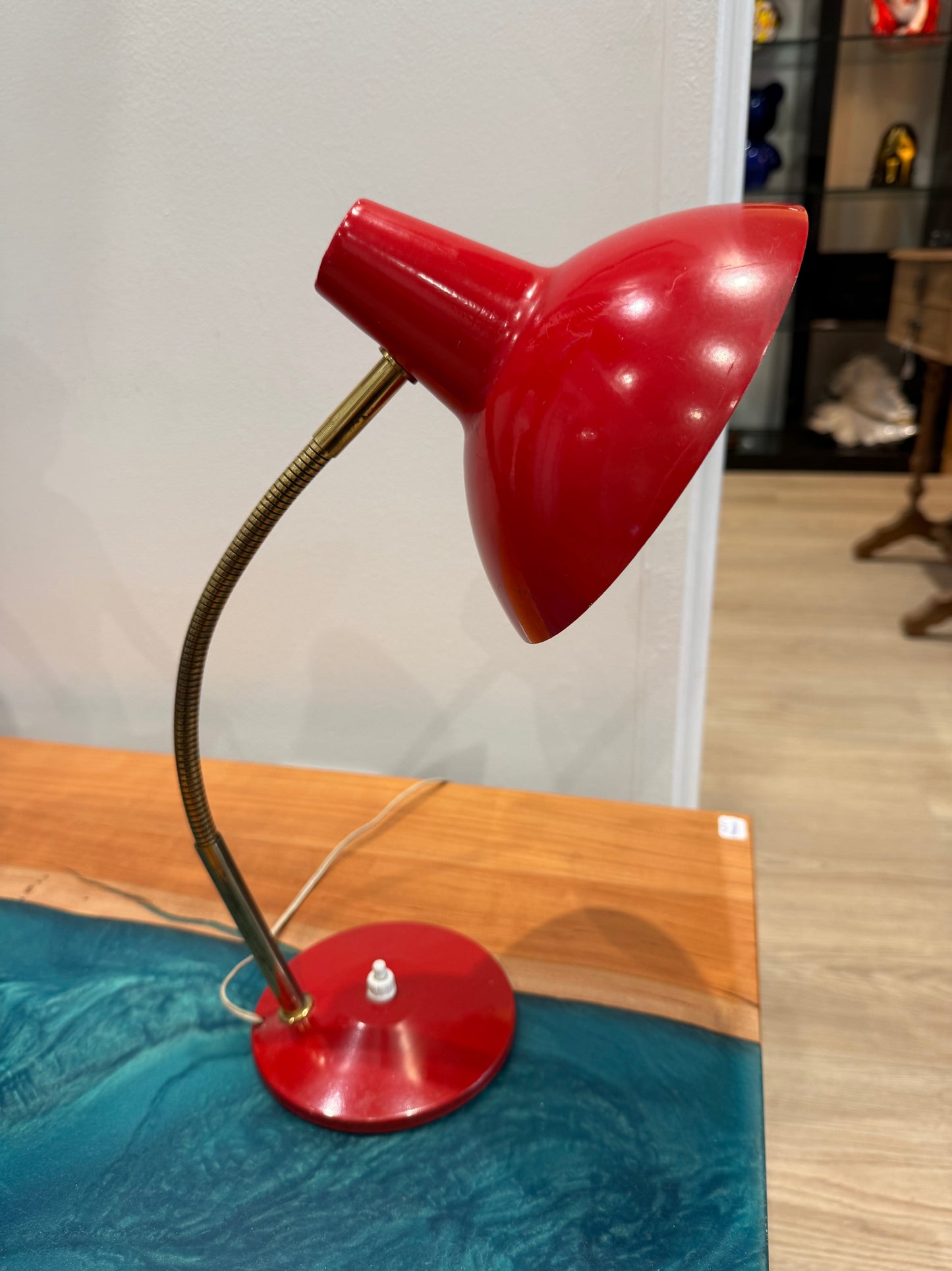 Lampe de bureau vintage Aluminor rouge – Design années 70