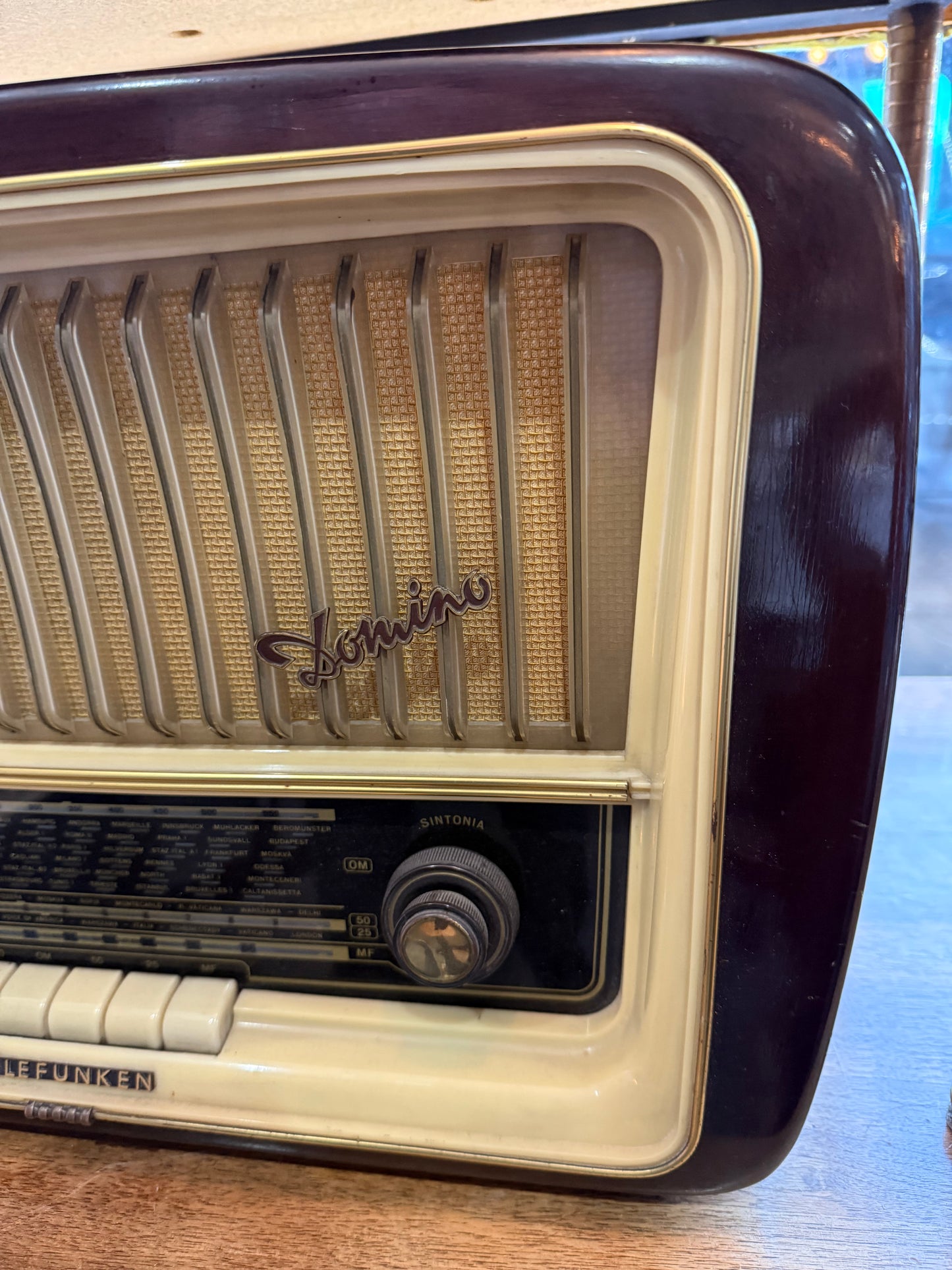 Radio à lampes Telefunken Domino – Bois & Bakélite – Années 50
